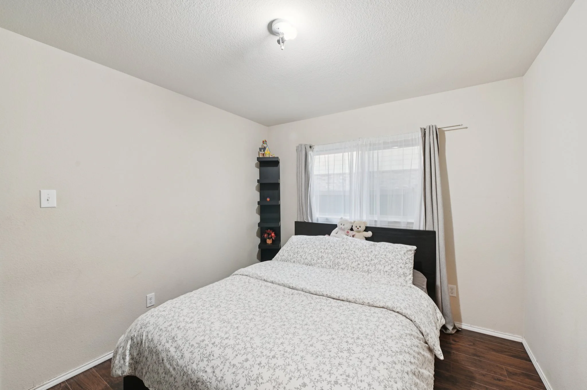 16-web-or-mls-Seton Hall Dr-S0708-016.jpg