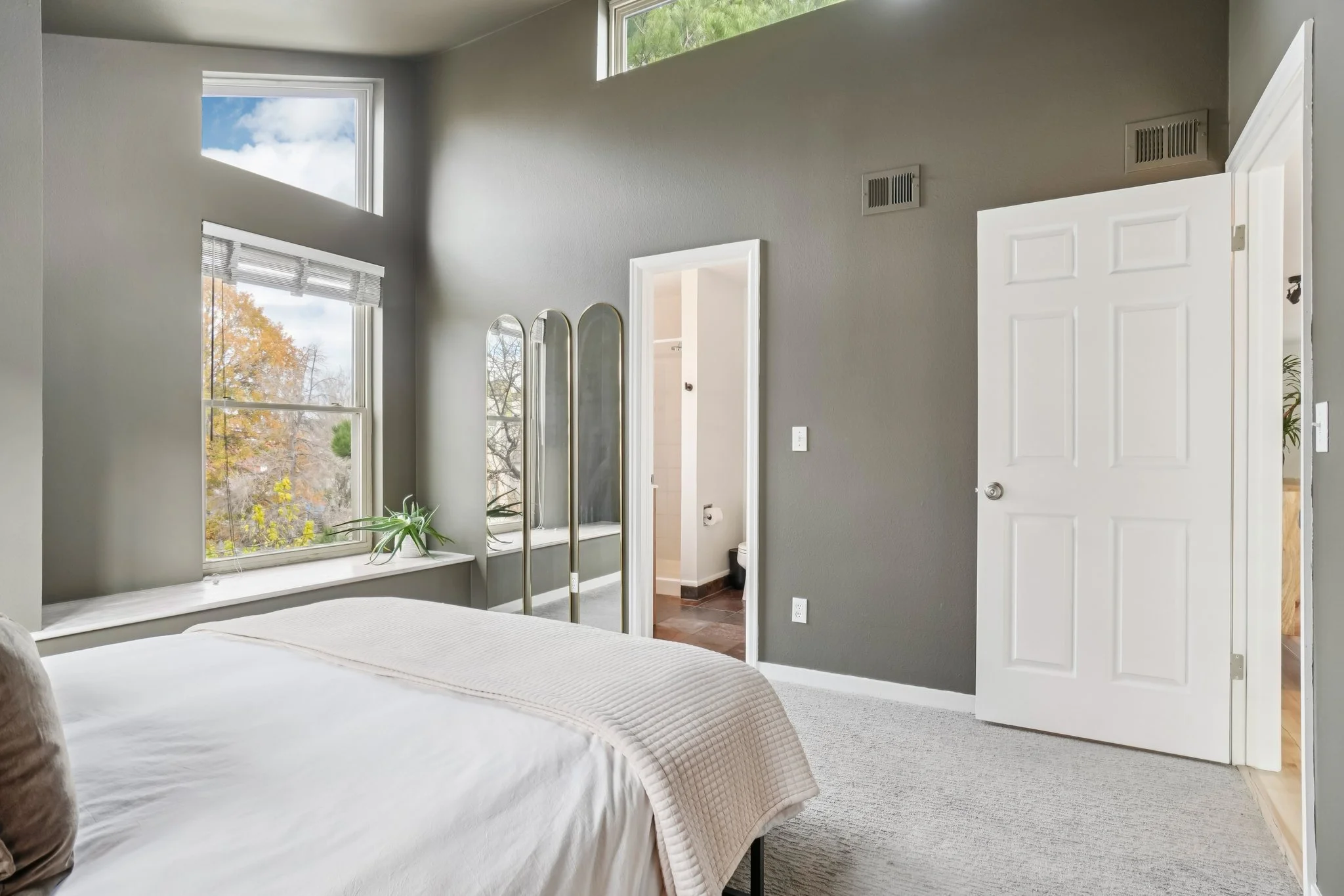 19-web-or-mls-W 31st Ave-S0811-019.jpg