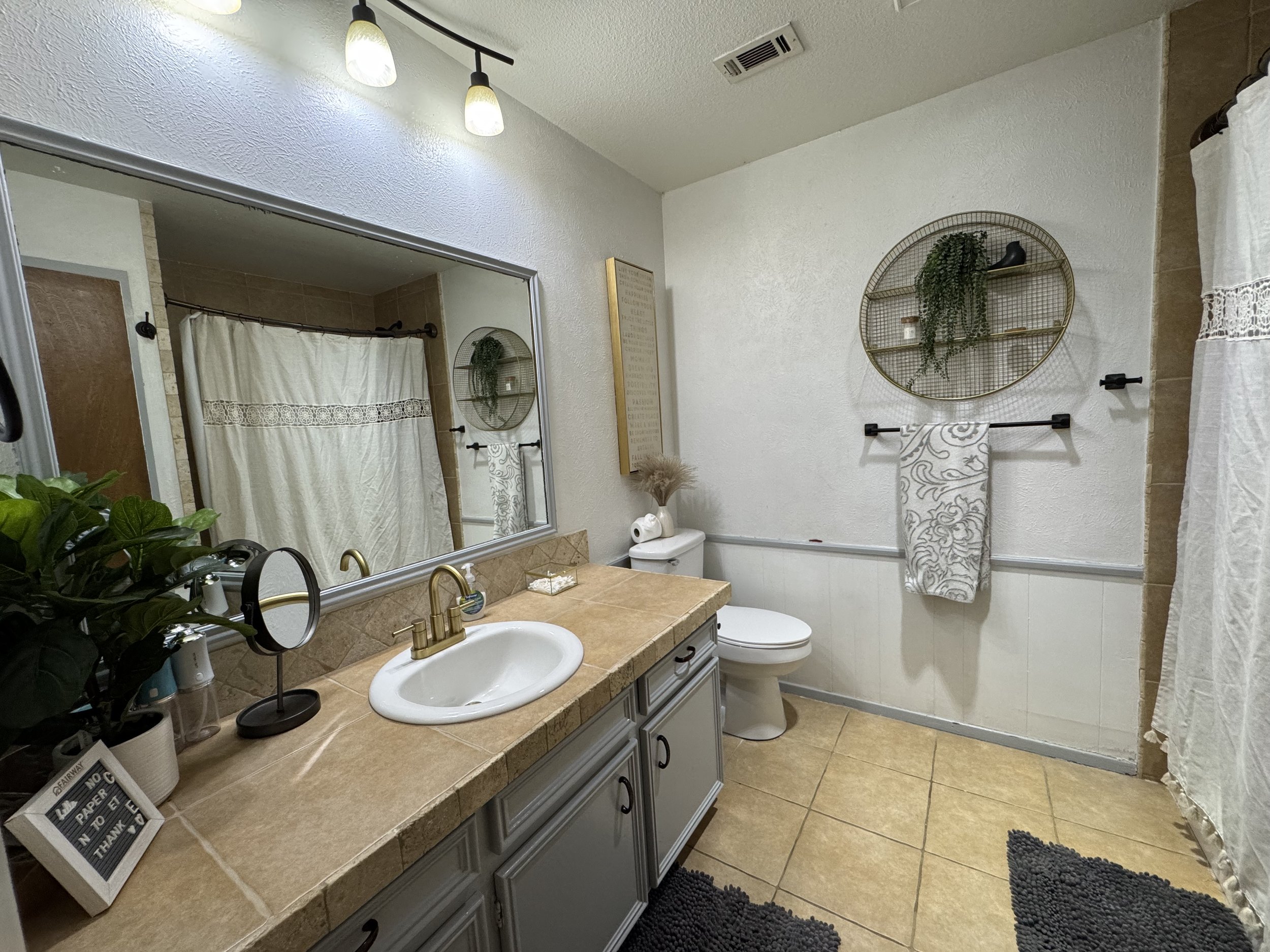 Copy of 14- Bathroom.jpeg