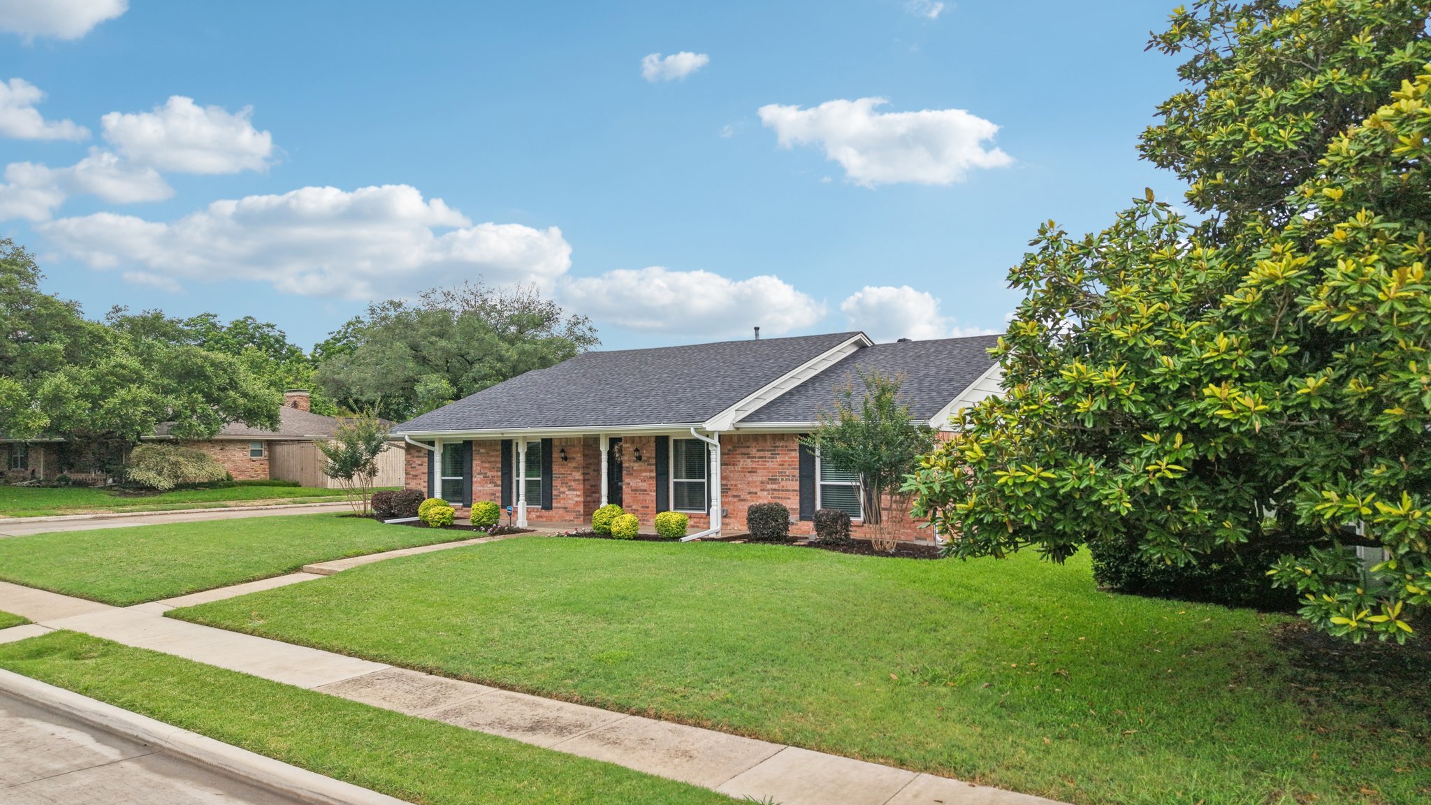 33-web-or-mls-Westlake Dr-1206-031.jpg