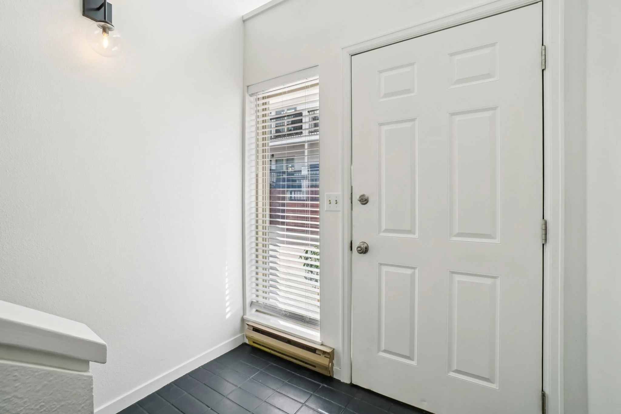 7-web-or-mls-W 31st Ave-S0811-007.jpg