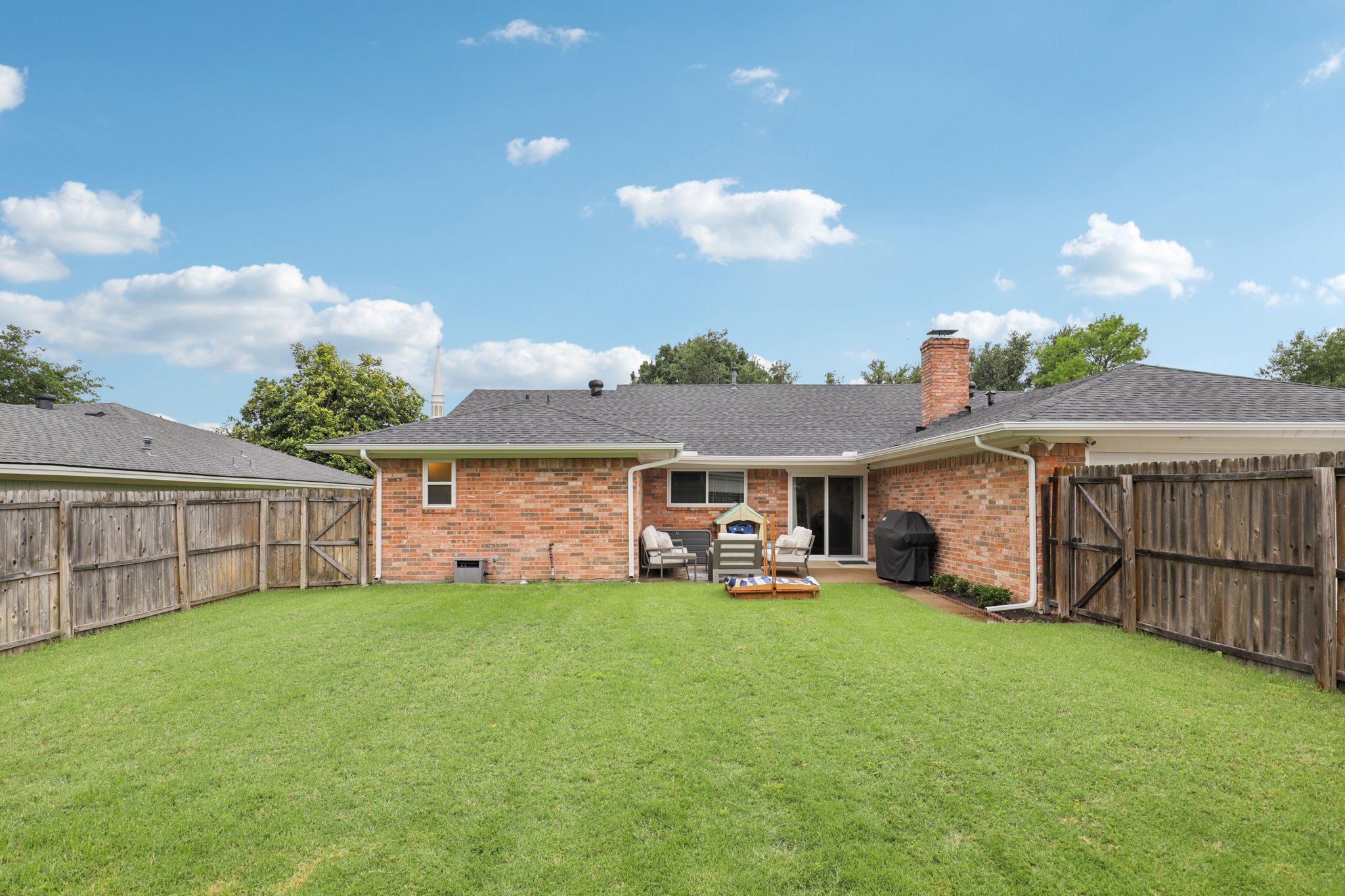 31-web-or-mls-Westlake Dr-1206-029.jpg