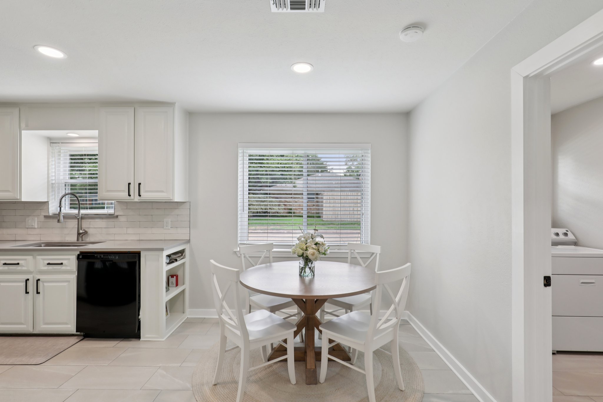 15-web-or-mls-Westlake Dr-1206-013.jpg