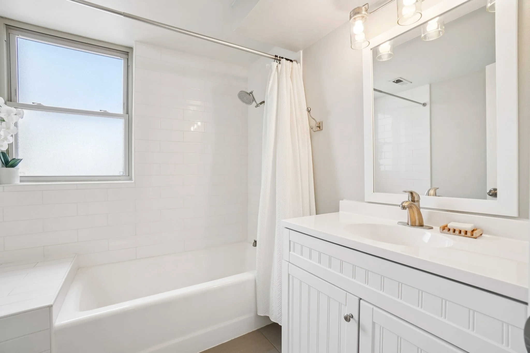 24-web-or-mls-W 31st Ave-S0811-024.jpg