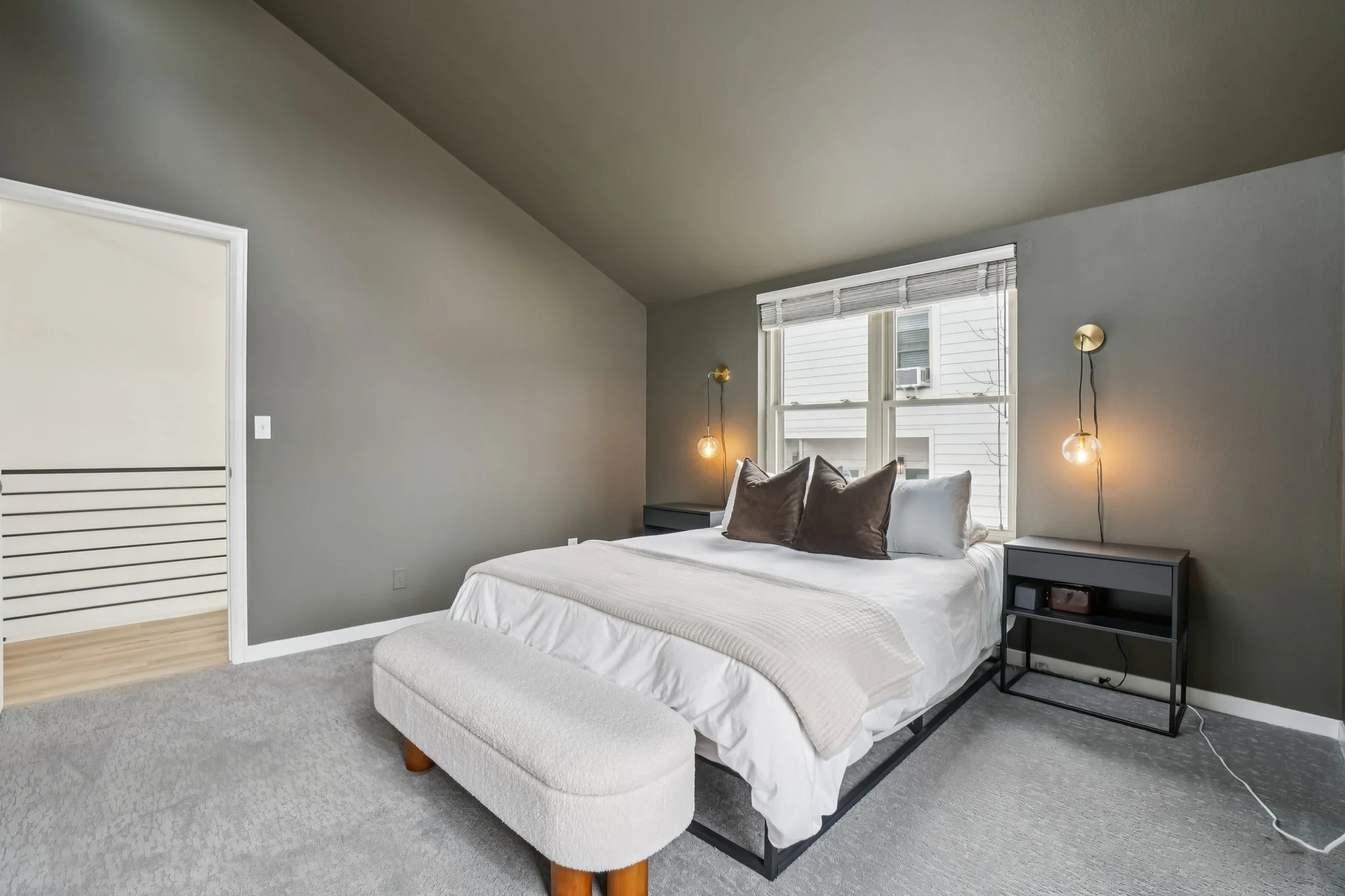 17-web-or-mls-W 31st Ave-S0811-017.jpg