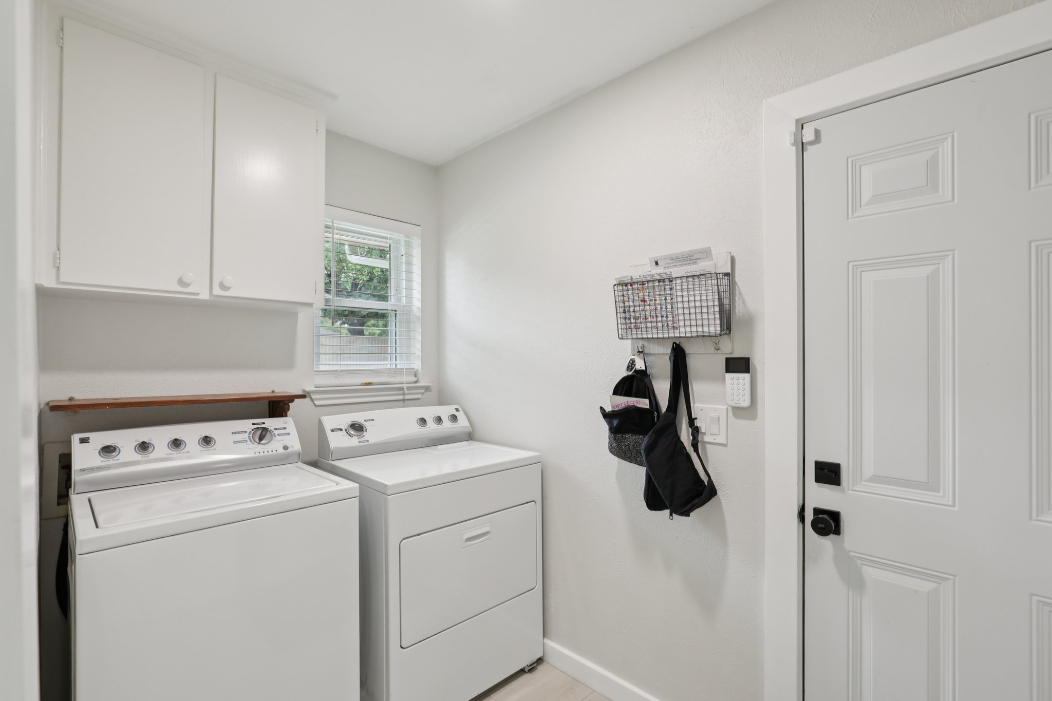 25-web-or-mls-Westlake Dr-1206-023.jpg