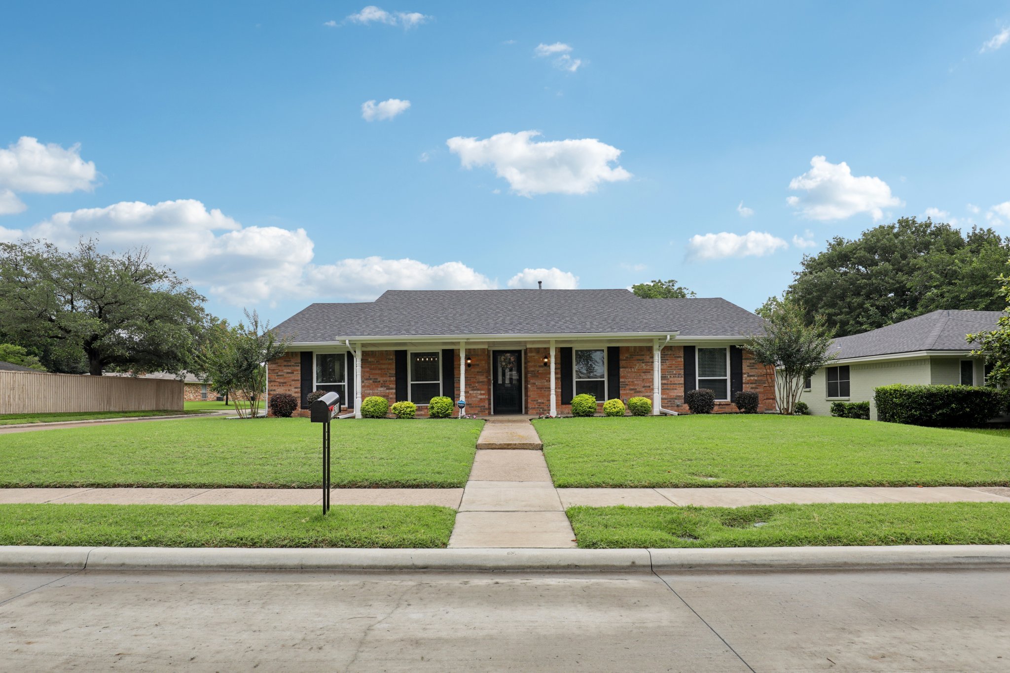 4-web-or-mls-Westlake Dr-1206-002.jpg