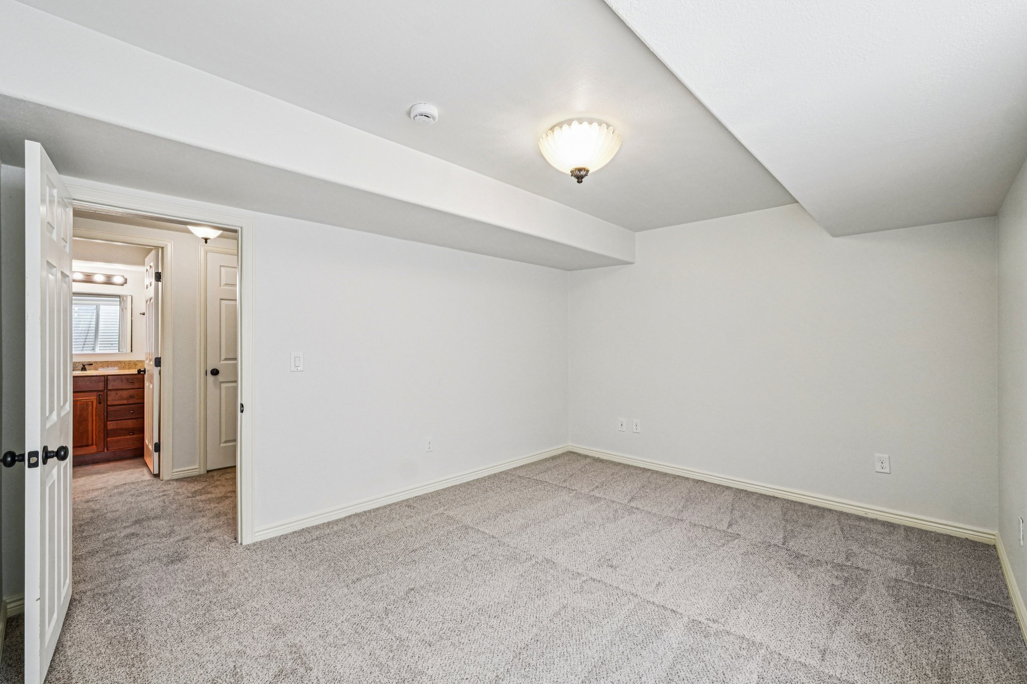 32-web-or-mls-Wimbleton Ct-S2407-032.jpg