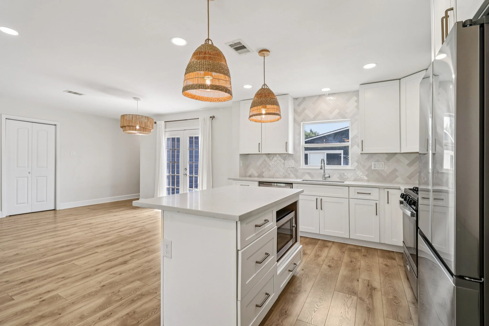 12-web-or-mls-Avenue Of Oaks St-S0409-012.jpg