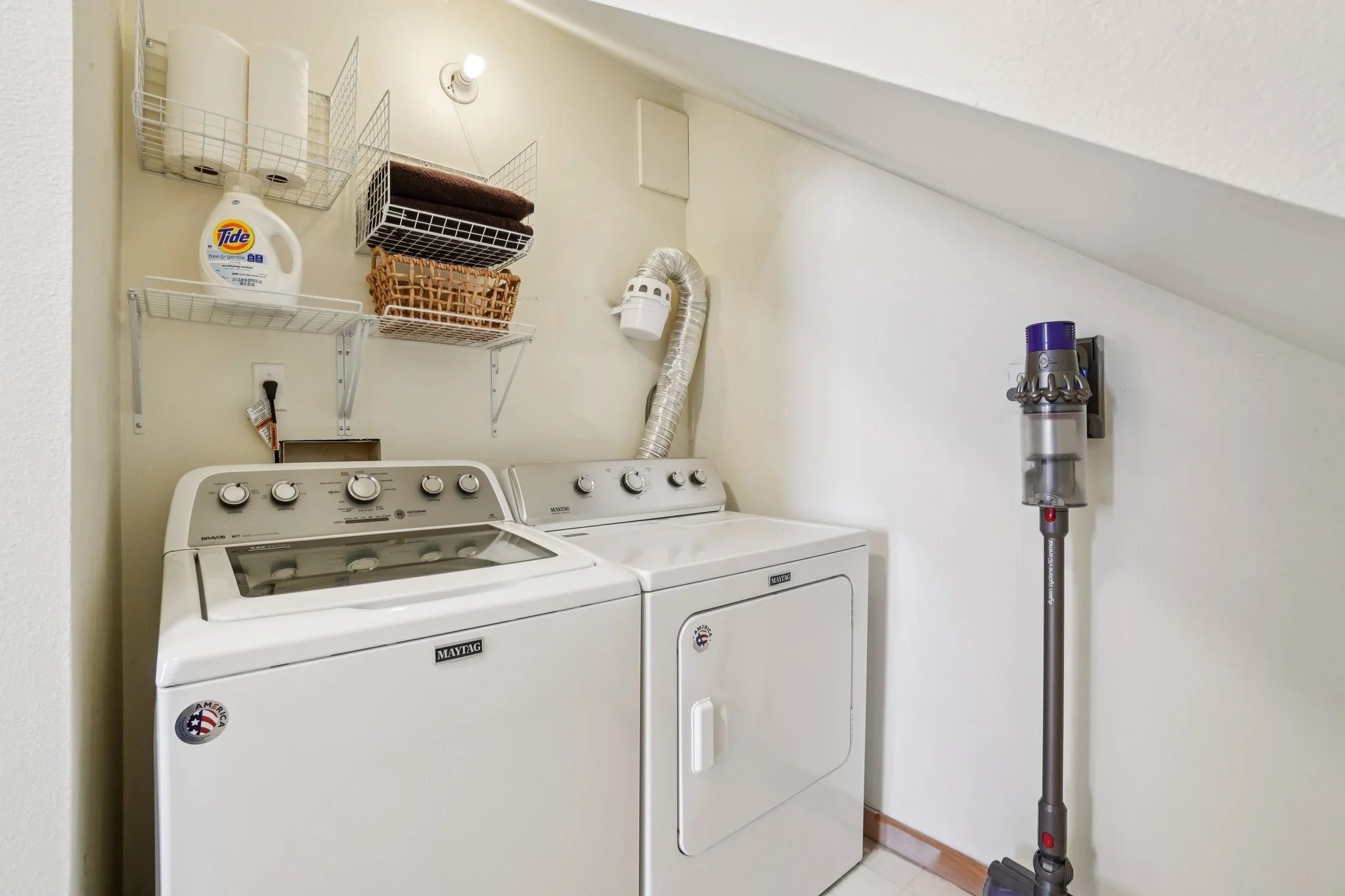 25-web-or-mls-W 31st Ave-S0811-025.jpg