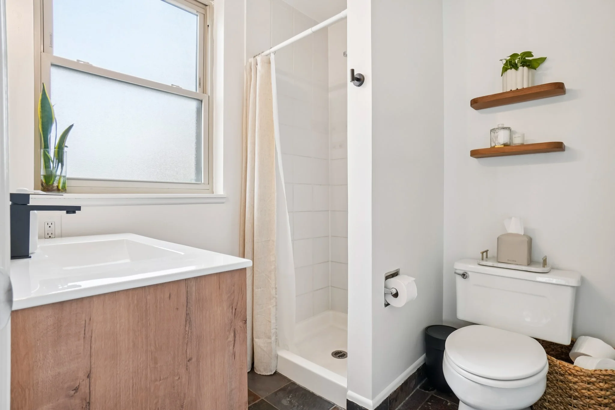 22-web-or-mls-W 31st Ave-S0811-022.jpg