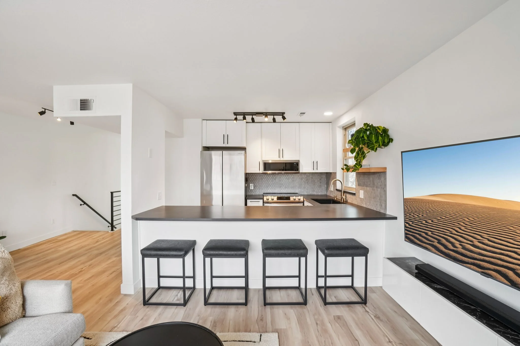 12-web-or-mls-W 31st Ave-S0811-012.jpg