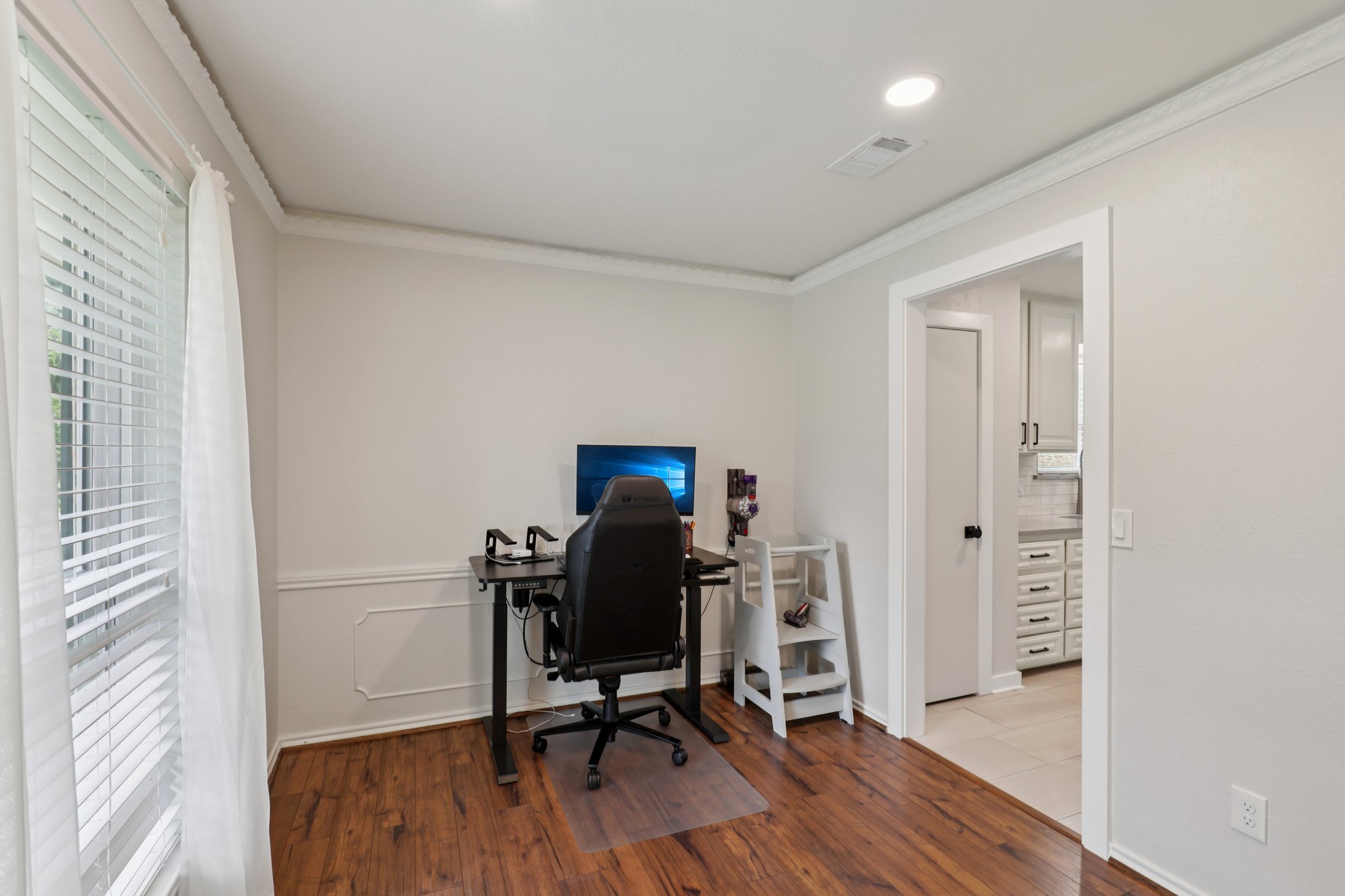 16-web-or-mls-Westlake Dr-1206-014.jpg