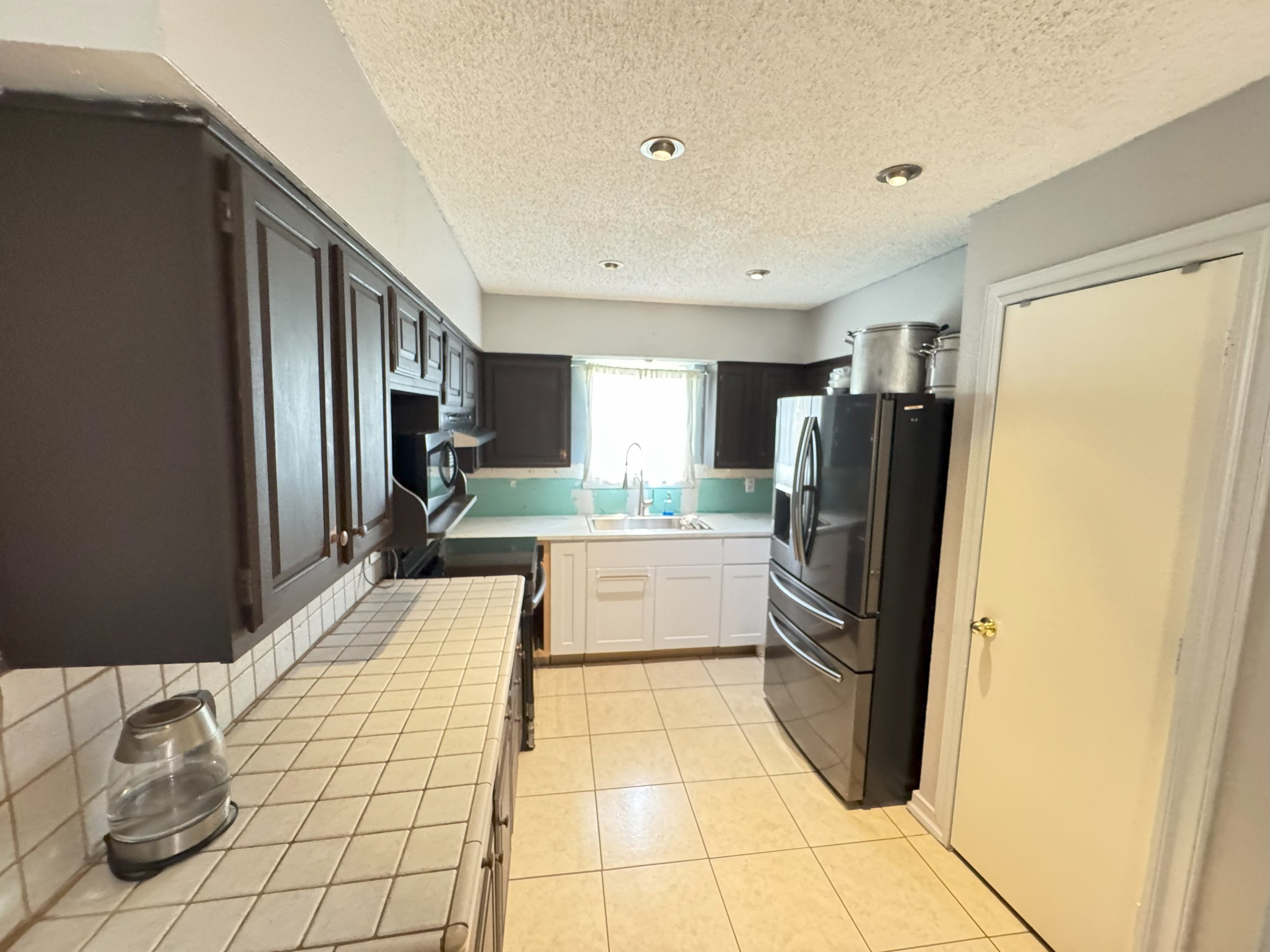 7. Closer View of Kitchen.jpeg