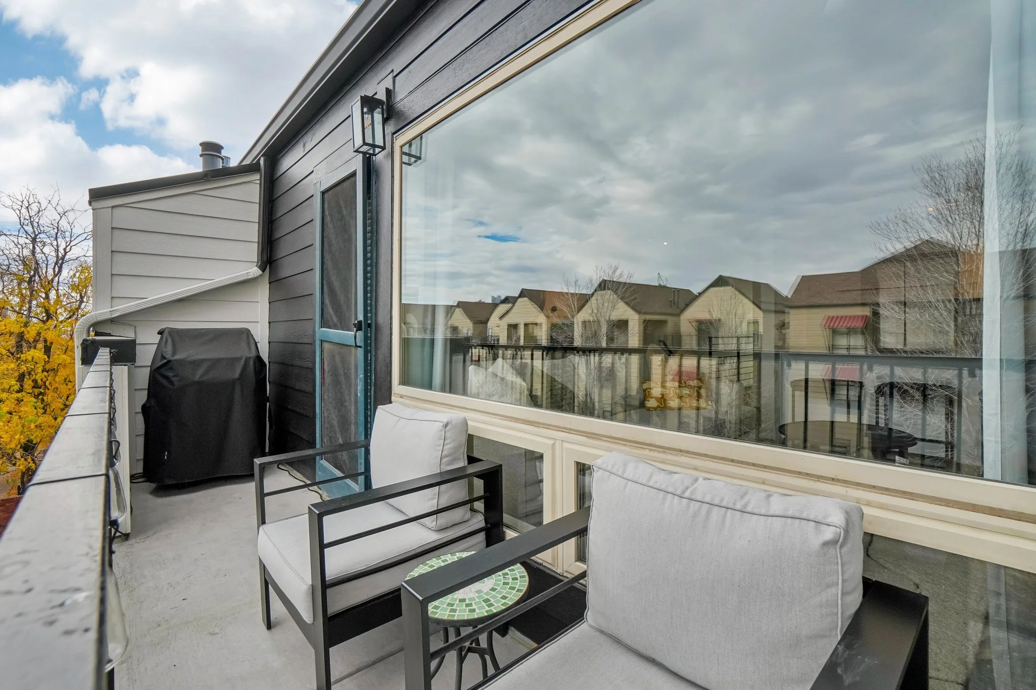 29-web-or-mls-W 31st Ave-S0811-029.jpg