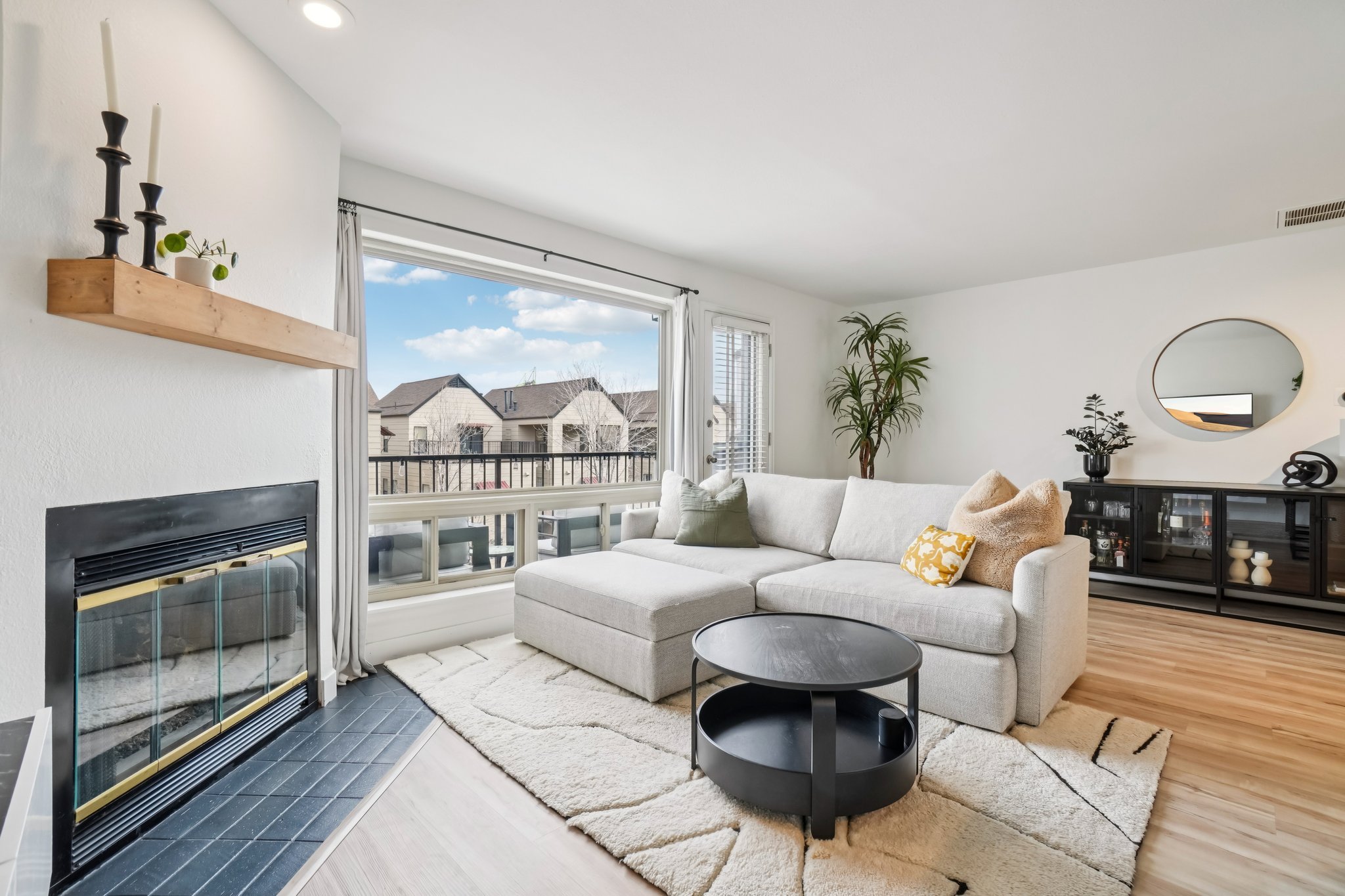 11-web-or-mls-W 31st Ave-S0811-011.jpg