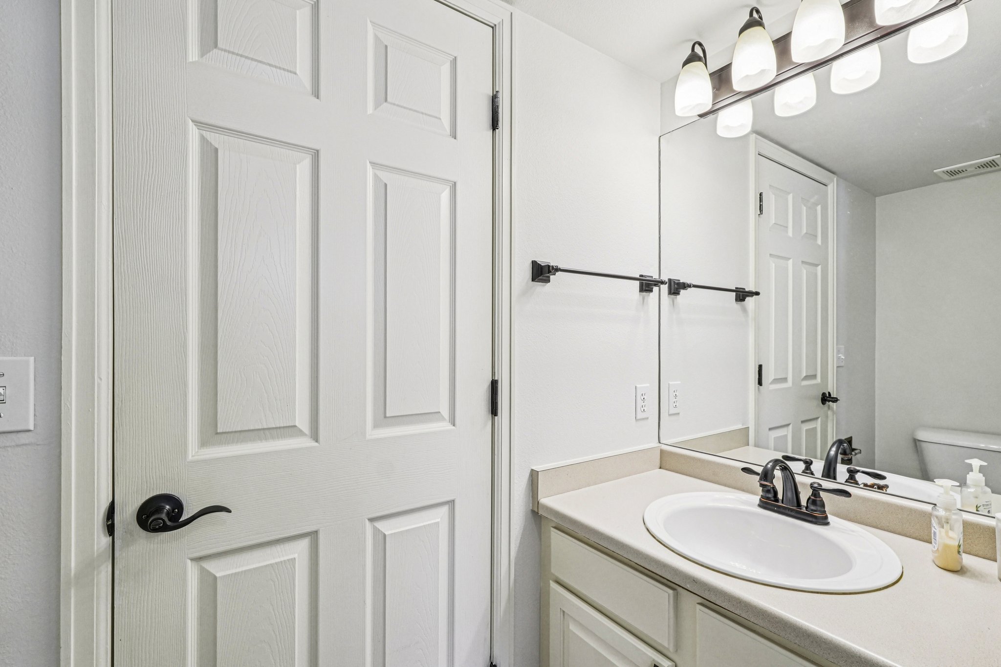 24-web-or-mls-Wimbleton Ct-S2407-024.jpg