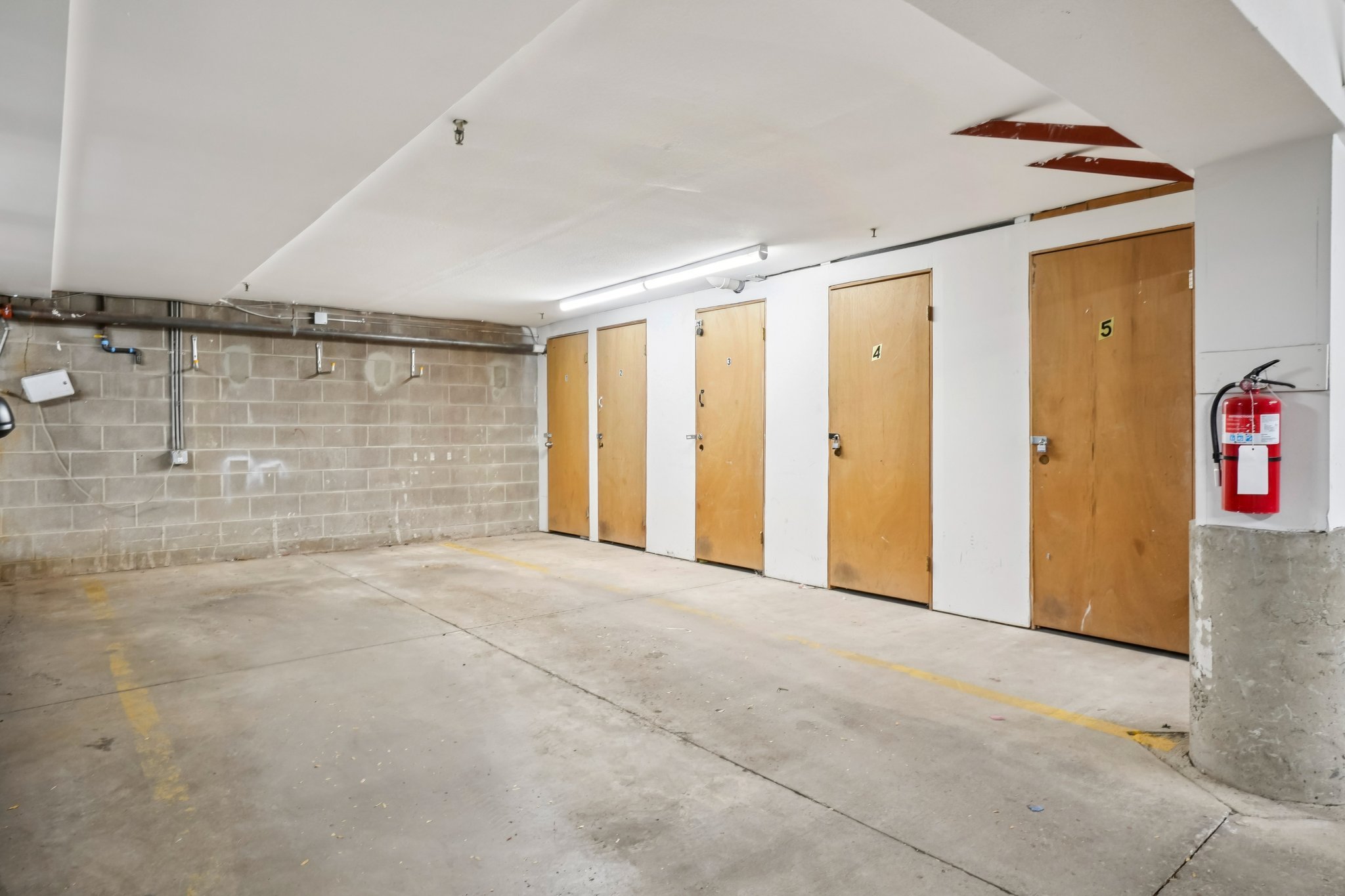 27-web-or-mls-W 31st Ave-S0811-027.jpg