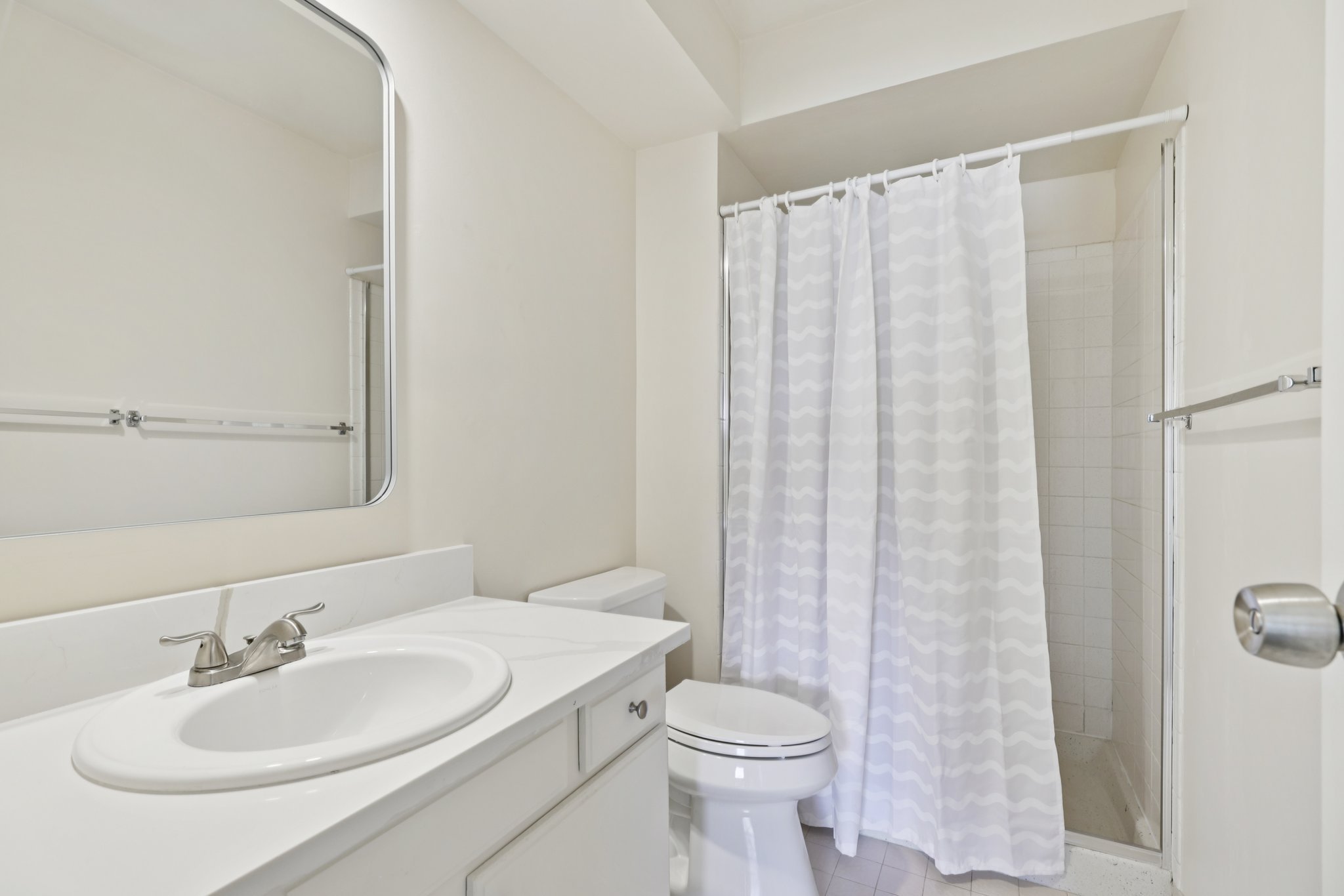 17-web-or-mls-6980 E Girard Ave-S1607-017.jpg