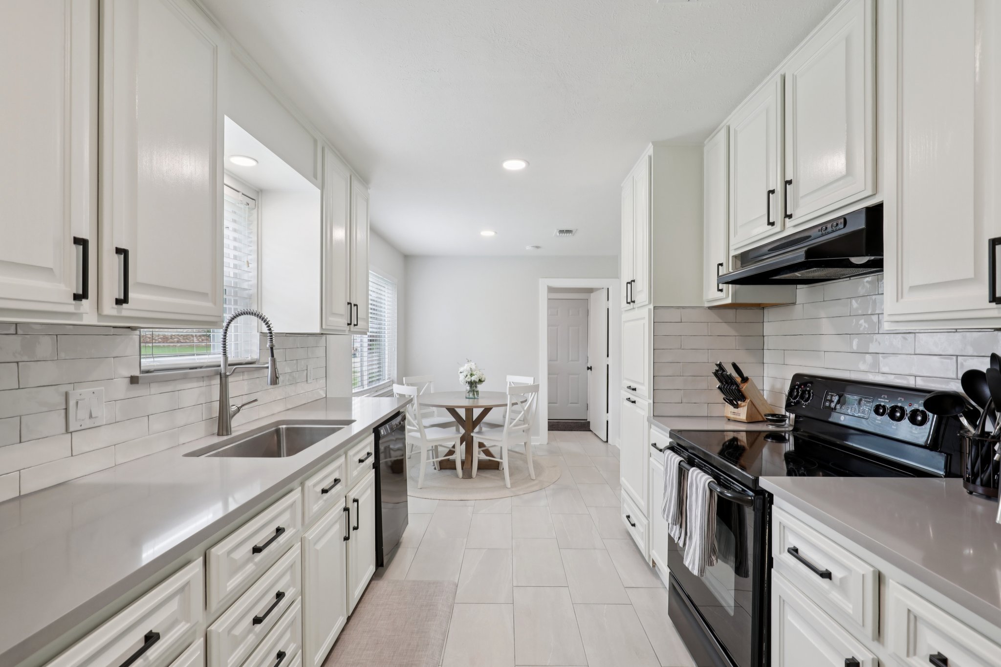 12-web-or-mls-Westlake Dr-1206-010.jpg
