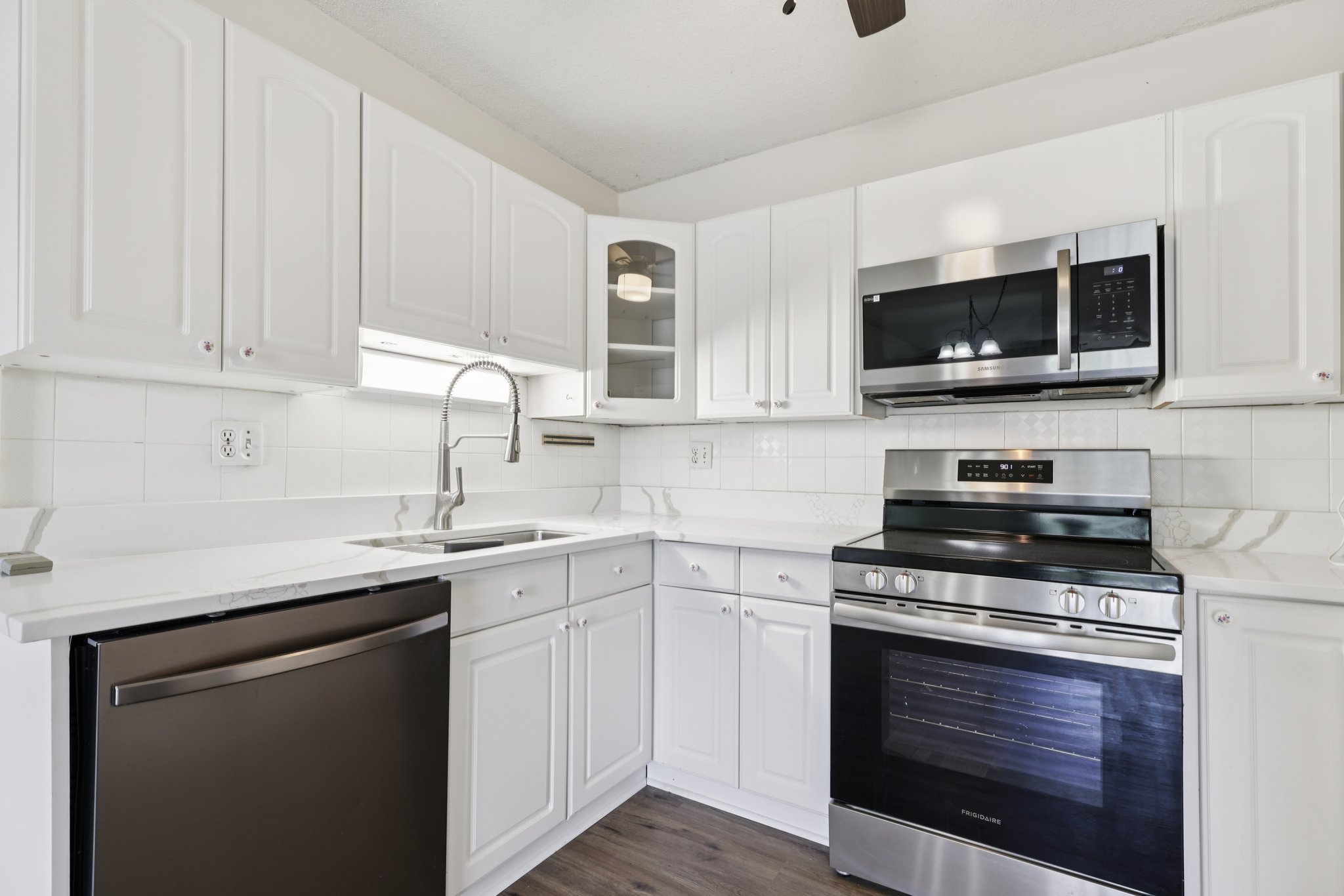 10-web-or-mls-6980 E Girard Ave-S1607-010.jpg