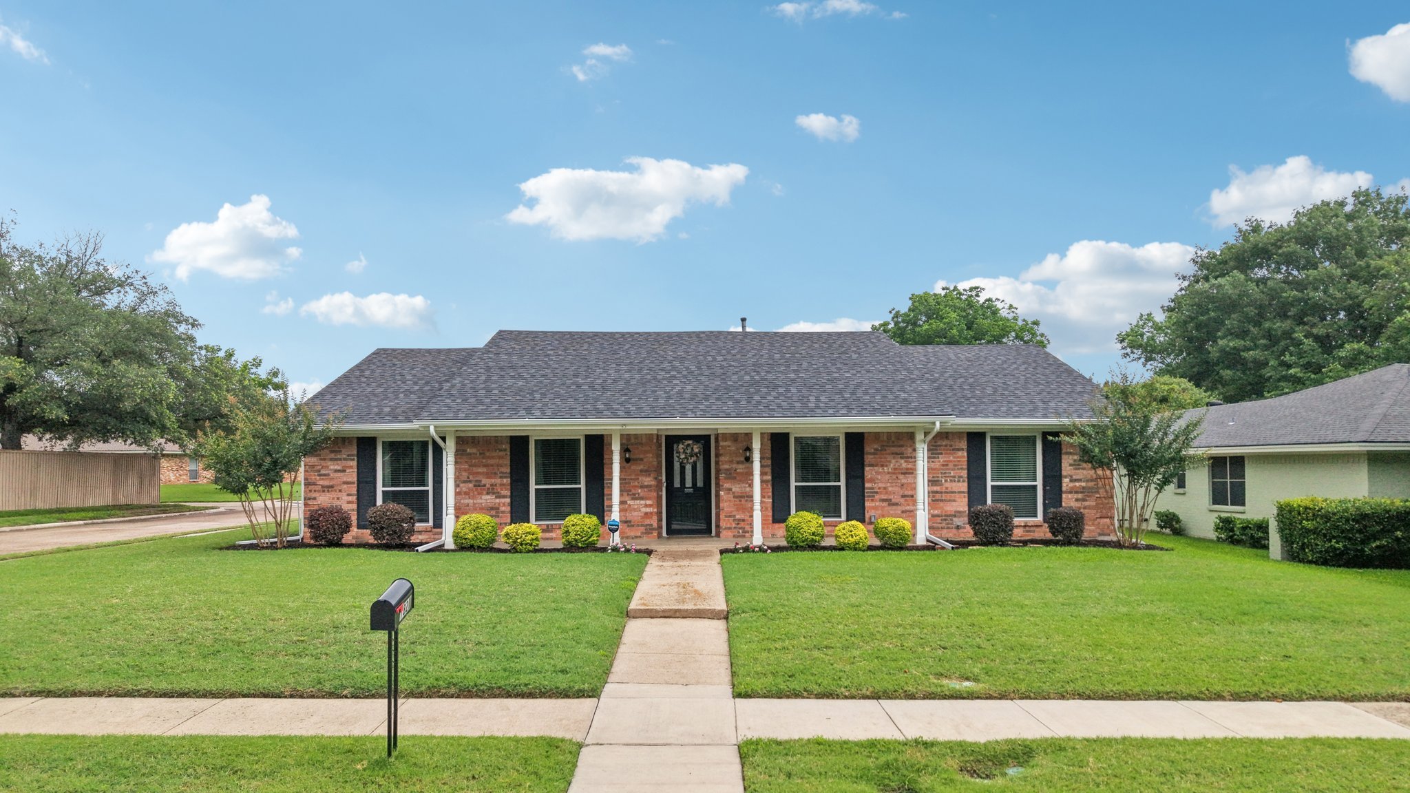 34-web-or-mls-Westlake Dr-1206-032.jpg