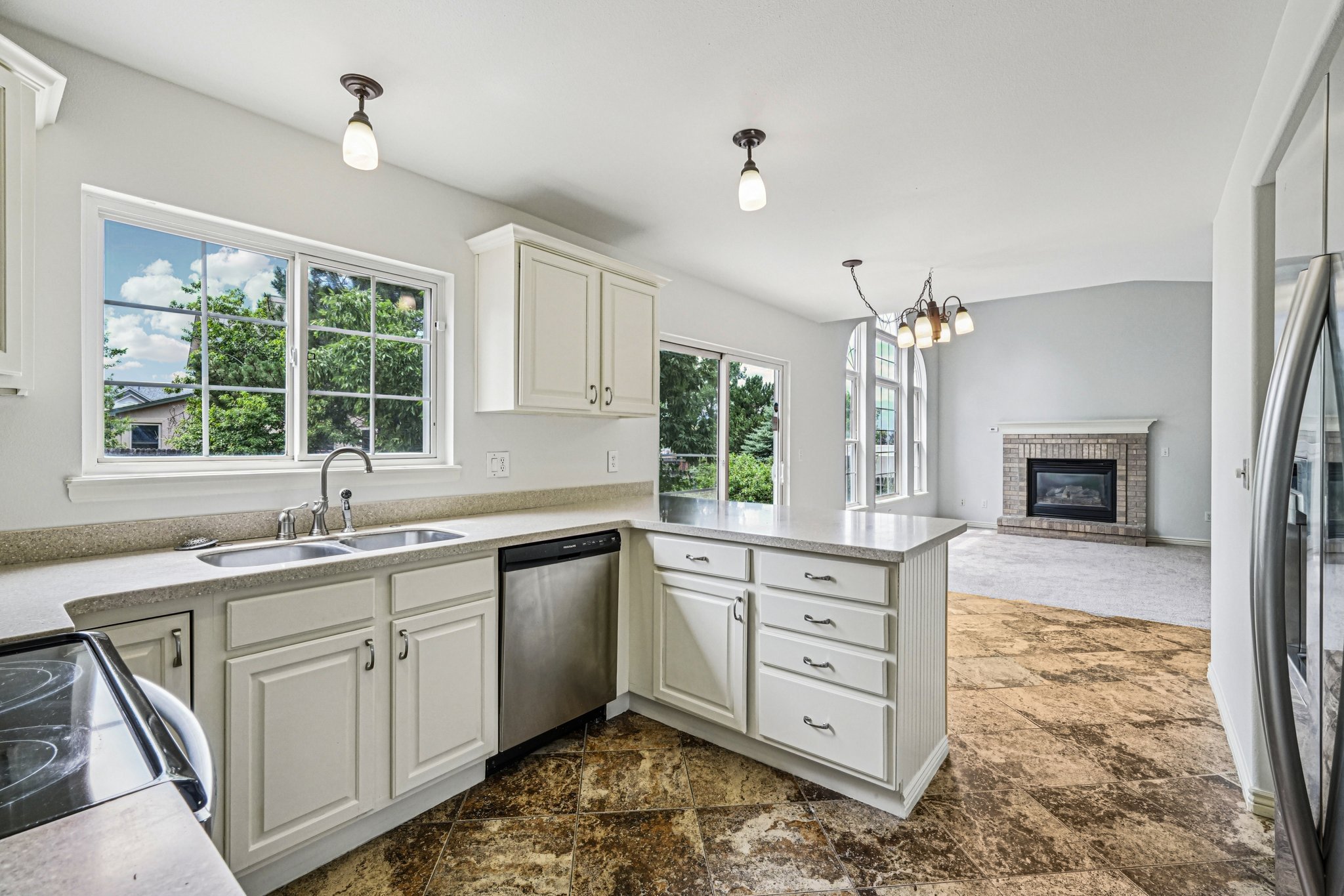 10-web-or-mls-Wimbleton Ct-S2407-010.jpg