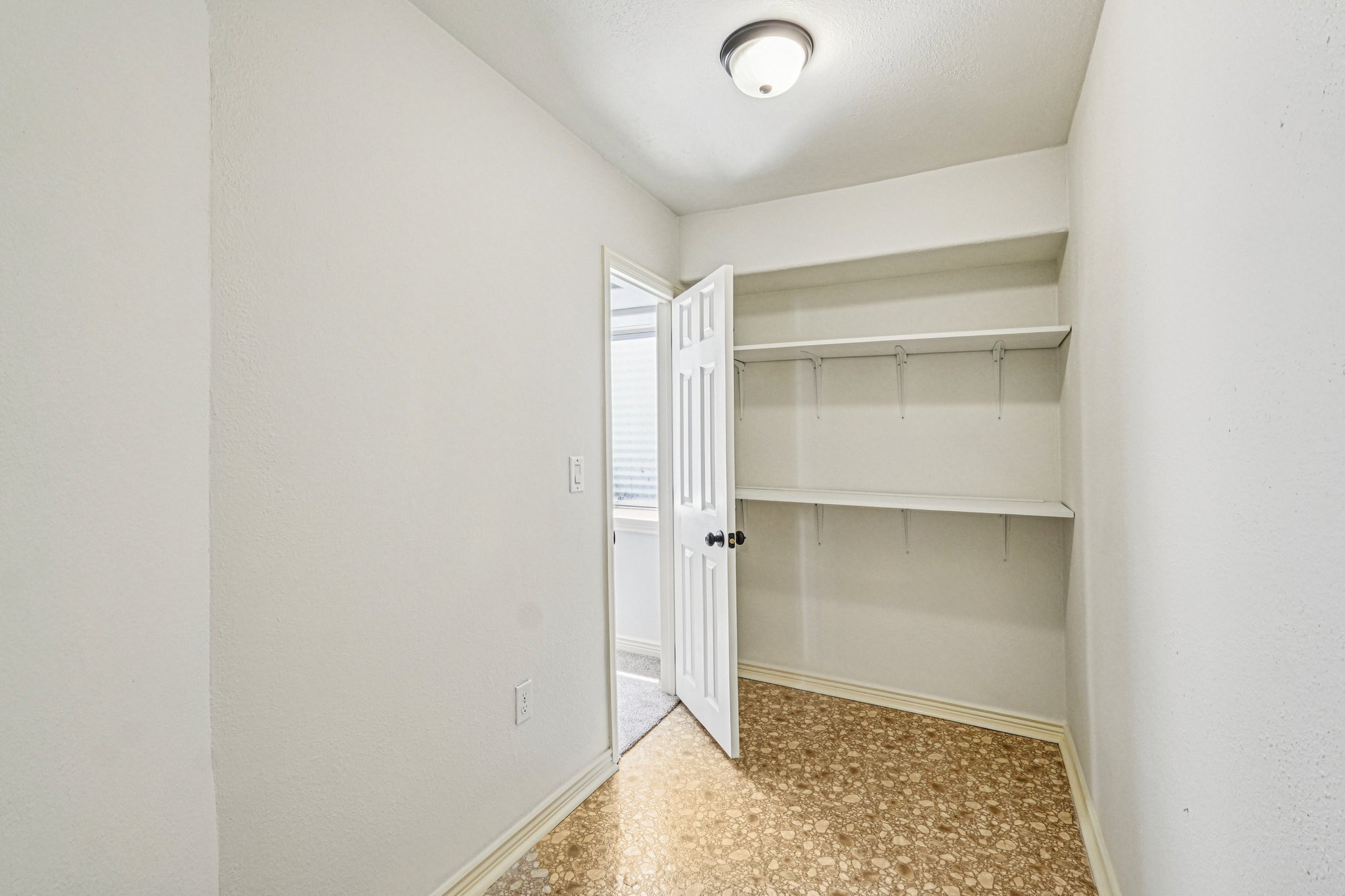 29-web-or-mls-Wimbleton Ct-S2407-029.jpg