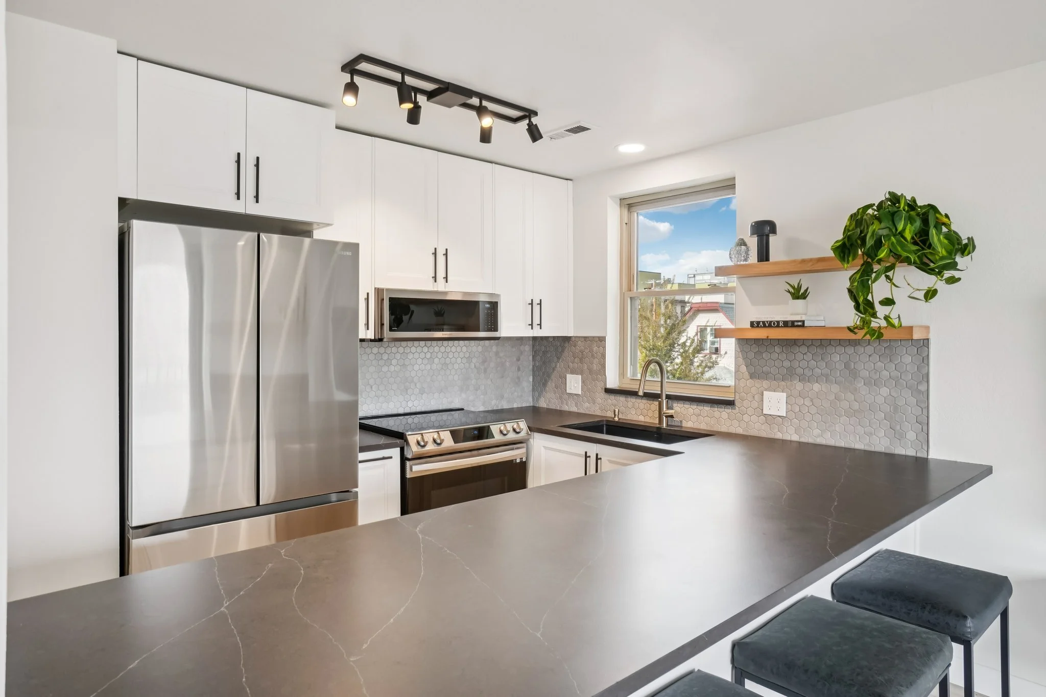 16-web-or-mls-W 31st Ave-S0811-016.jpg