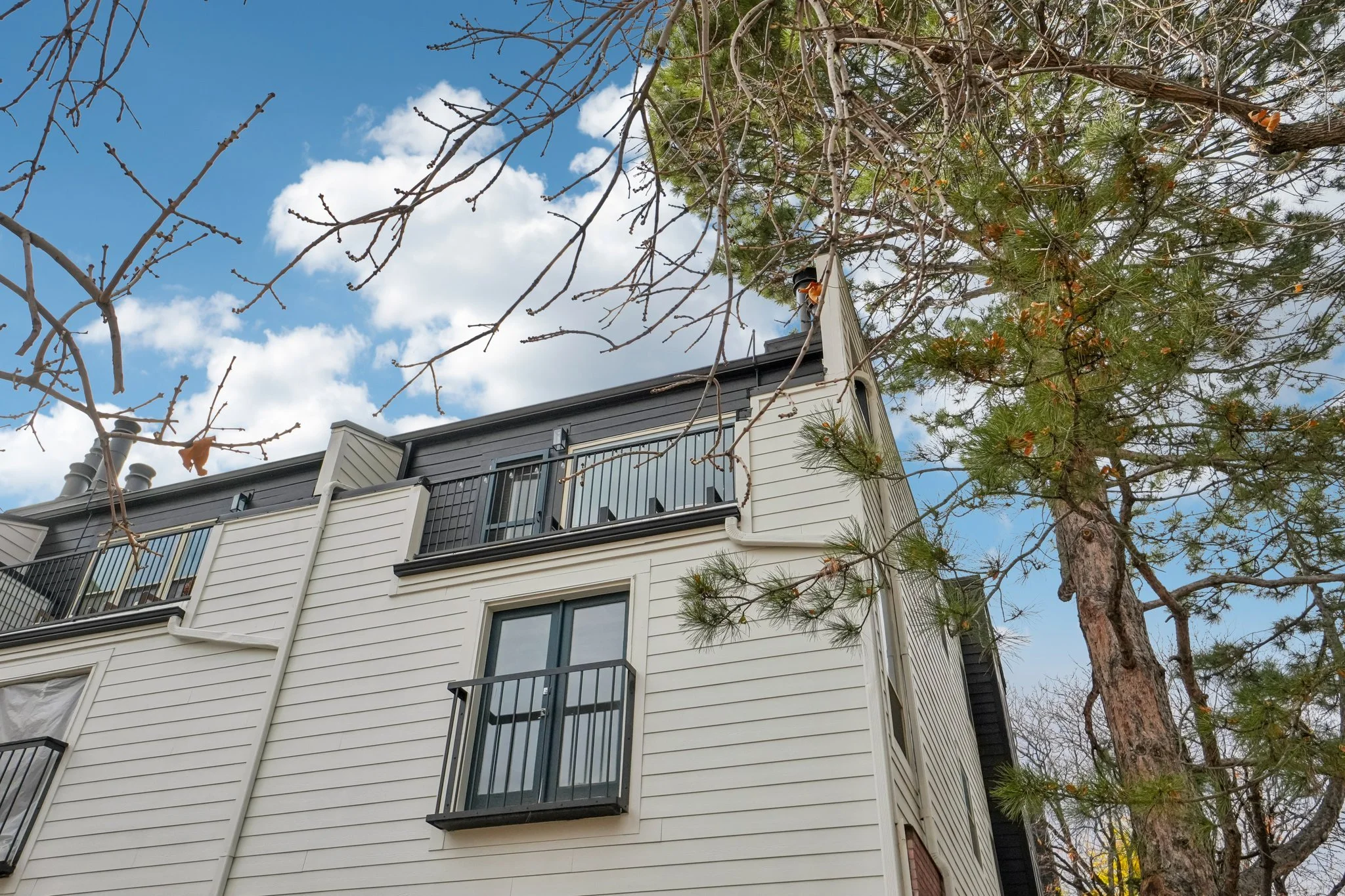 31-web-or-mls-W 31st Ave-S0811-031.jpg