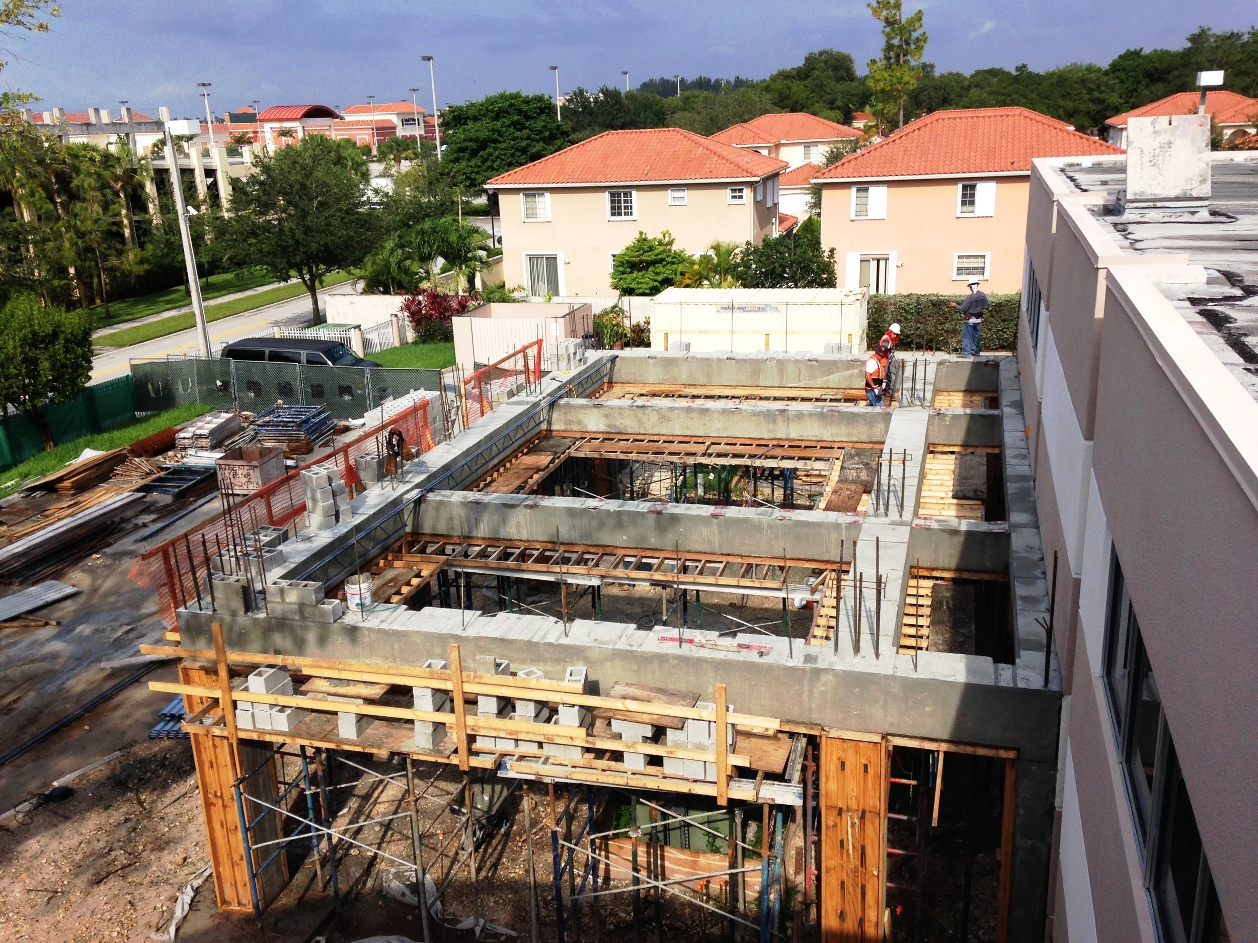 IDA STRUCTURE IN PROGRESS BEAMS CONCRETE POURED   07-03-2014.JPG