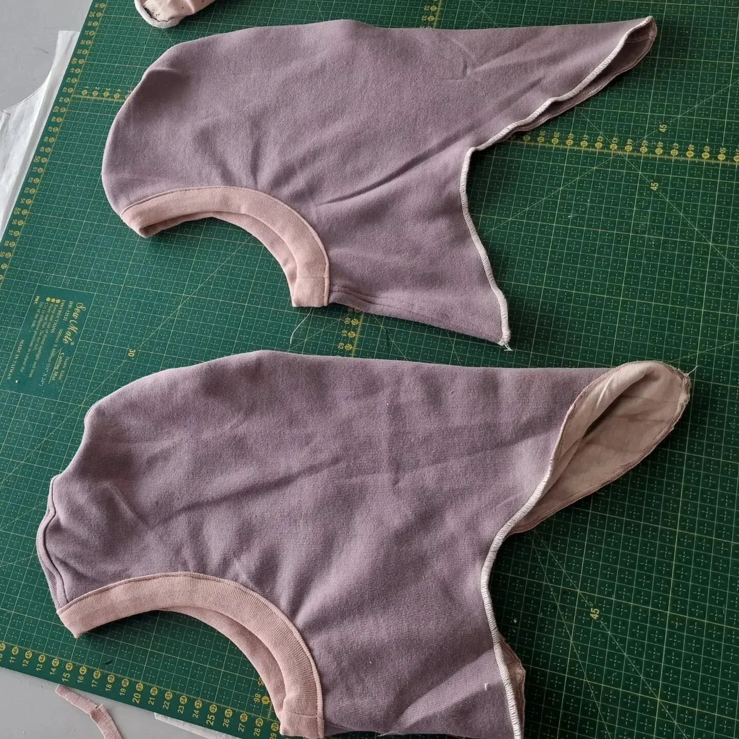 Winter hat for girls with and without lining in organic isol dusted .