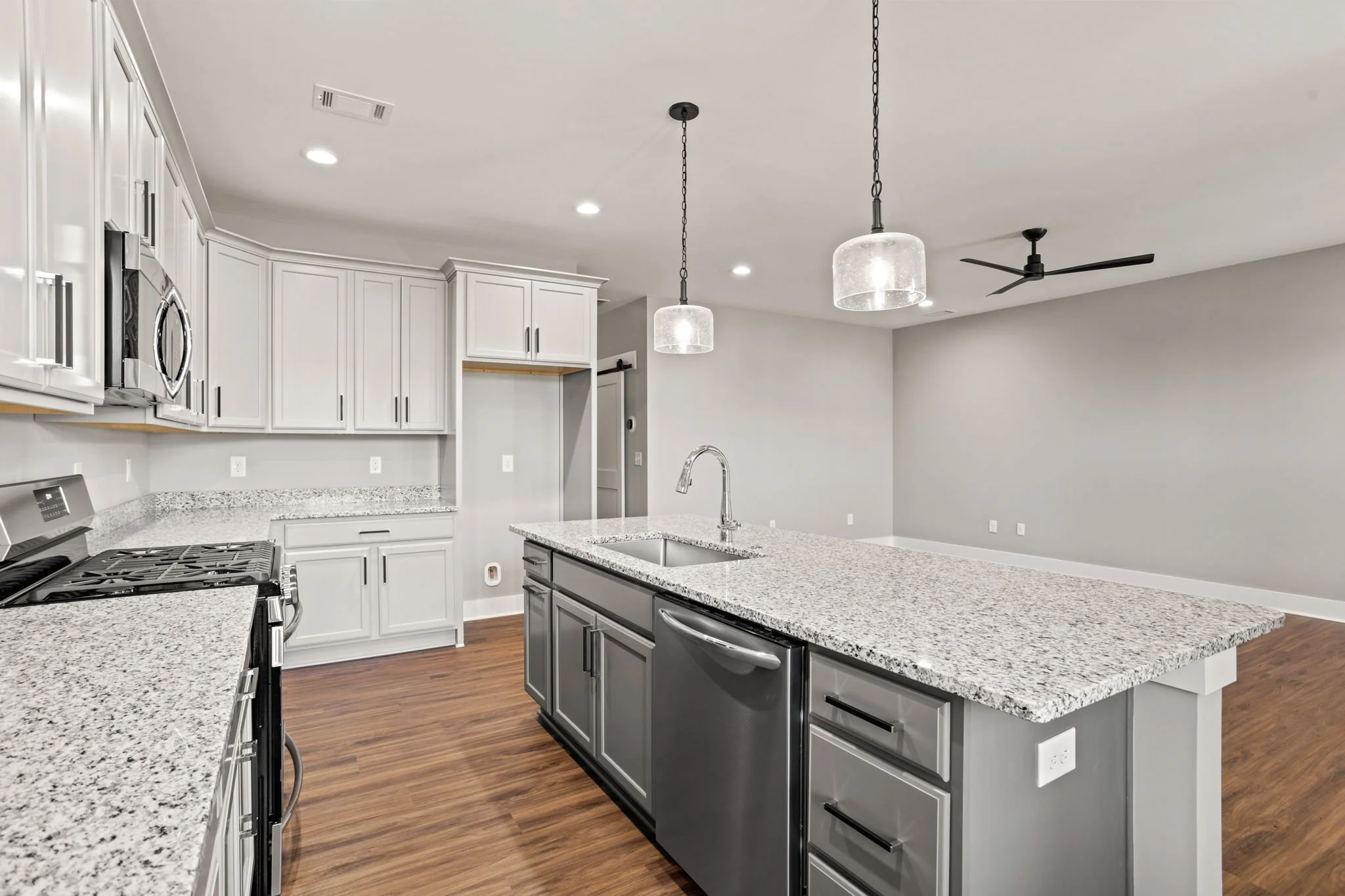 6-web-or-mls-squirespointtownhomes-6.jpg