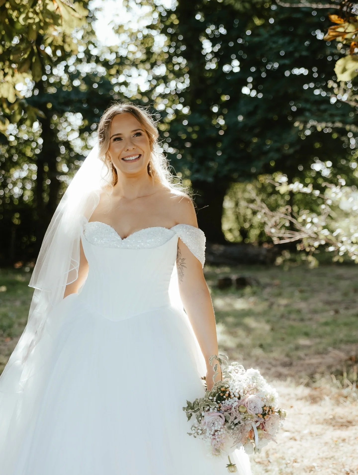 Beautiful Jess 🤍 // absolutely radiating on her wedding day ✨

So obsessed with these photos, Jess made the most beautiful bride. Was such a pleasure to be part of her wedding day 💐

//

Hair @everbyellie 
Photographer @bigdayproductionsphotography