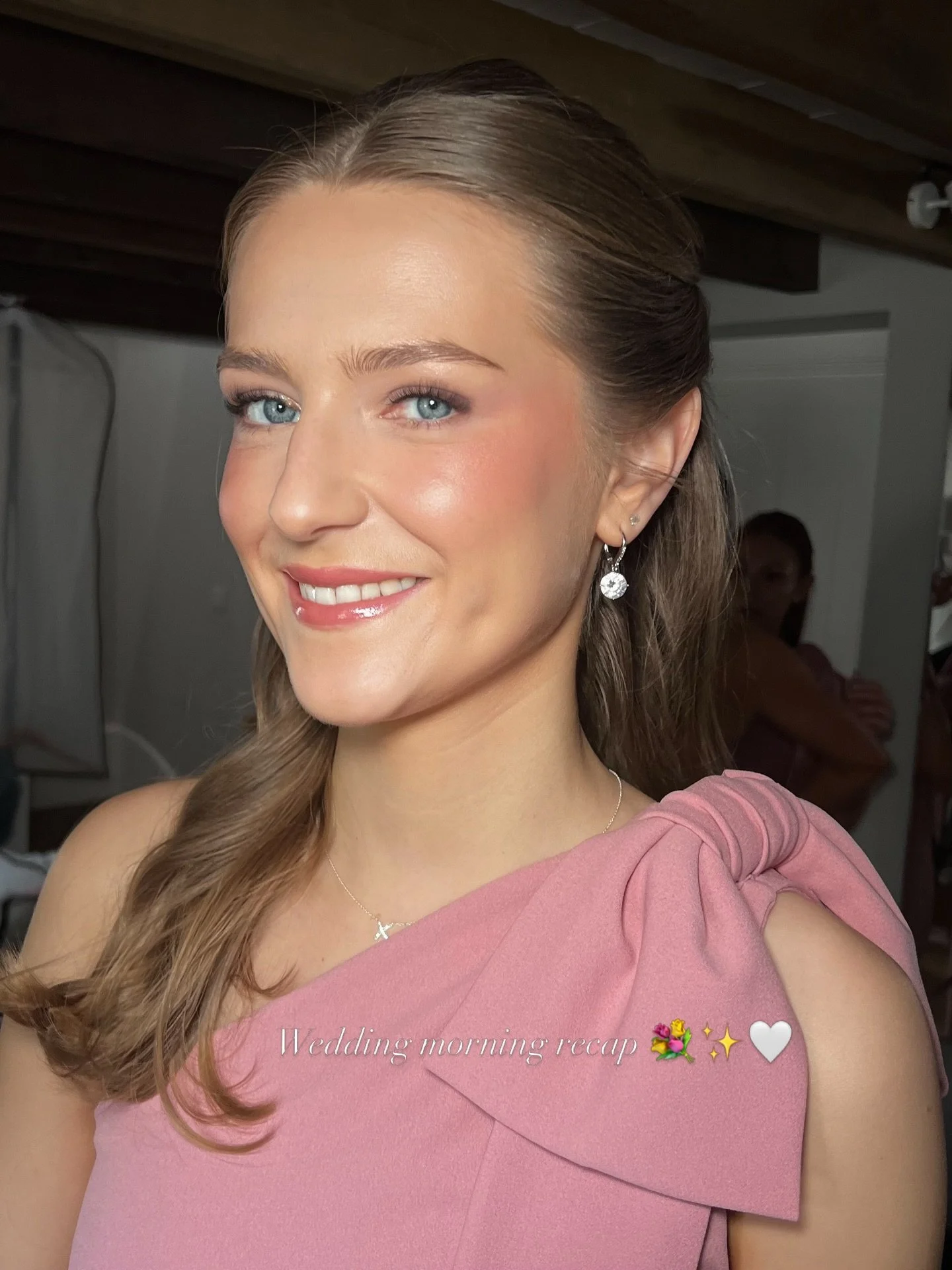 Oh I have missed wedding mornings 💐✨🎀💕

2nd wedding of the year assisting the lovely @glammedbyhon at @gaynespark 🫶🏻

Had to celebrate @makeupbymario brining back the Ethereal pallet and use the shimmers on the girls 😍

Was such a gorgeous morn