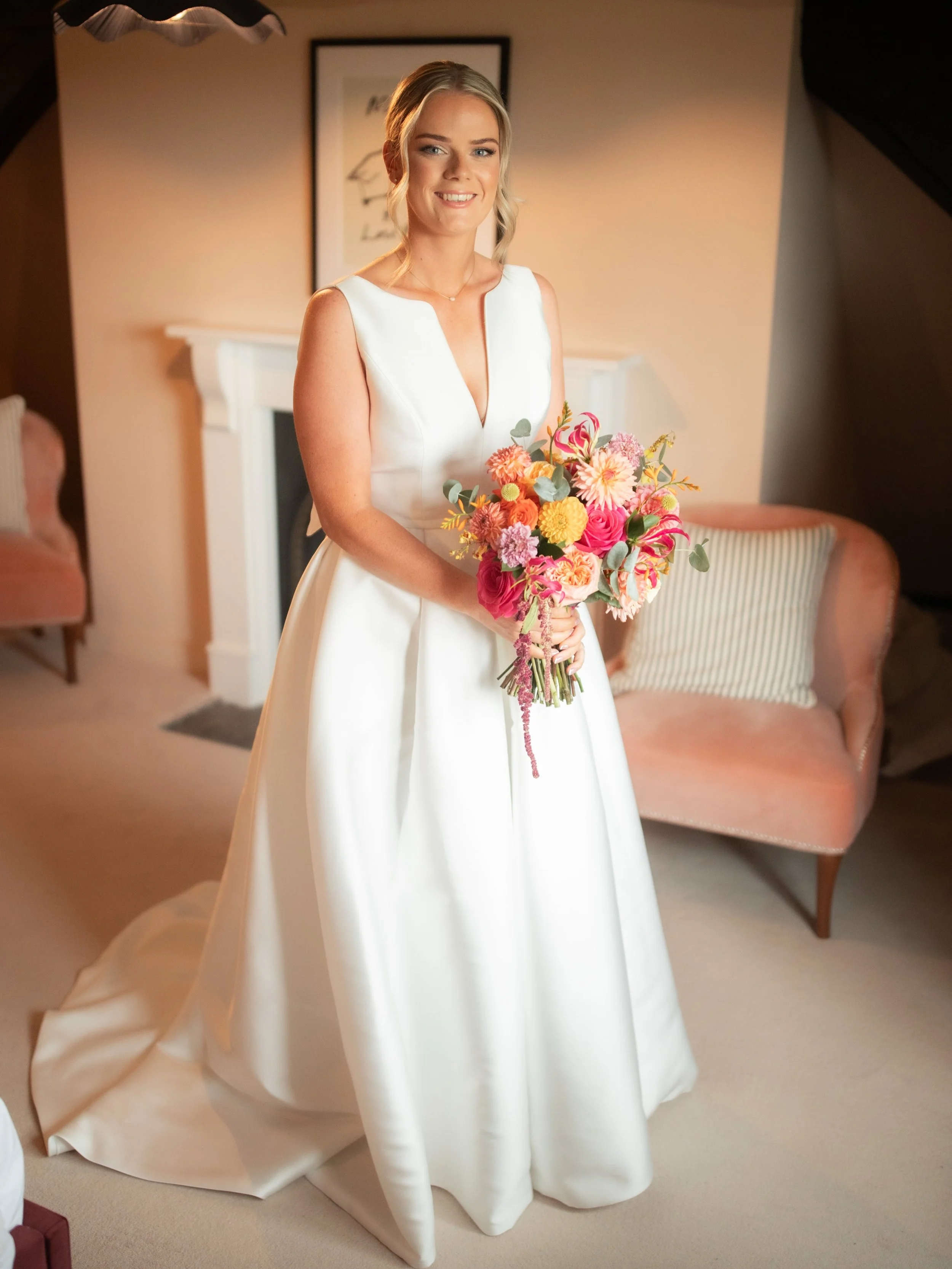 Completely obsessed 🩷🧡

What a gorgeous bride and gorgeous day ✨

I loved getting Rachel ready for her special day so much, thank you for sharing your beautiful photos with me. 

The makeup, the hair, the dress, the FLOWERS. All a vibe ✨ the perfec