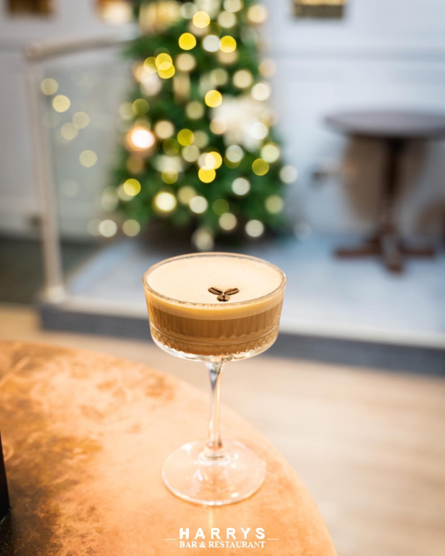 Baileys Espresso Martini ☕️

This weekends festive cocktail of the week 🎄 

We will be serving these all day Sunday for the Billericay Christmas market - be sure to pop in and give them a try ✨