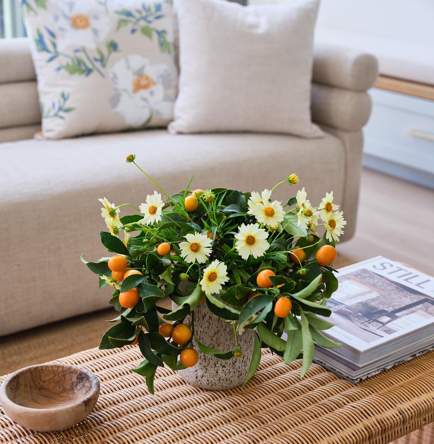 The Garden Pillow sneaking its way into @anjamichalsdesign #BeachyTiburon photoshoot. 

Photography: @_jessicaburke 
@lakeaugust 

#interiordesign #interiors #pillow #styling #decor #homeinspo