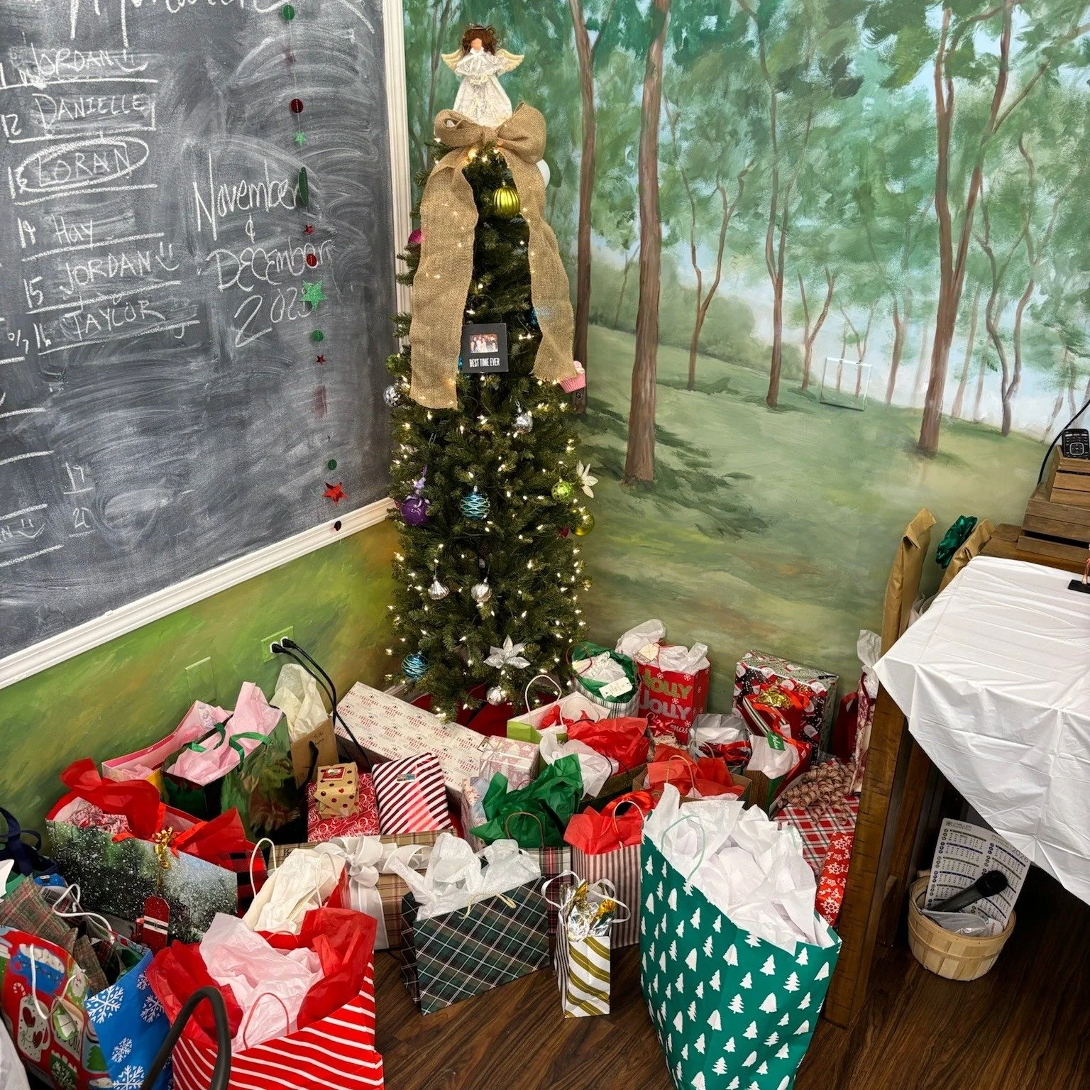 Office holiday party, but make it a crawl. 🎅🎄
Drinks ➝ apps ➝ sides ➝ mains ➝ memories.

From nostalgic bites to Secret Santa surprises, the JMM Christmas Crawl gave us all the holiday vibes &mdash; plus a little Santa vs. Grinch energy for good me