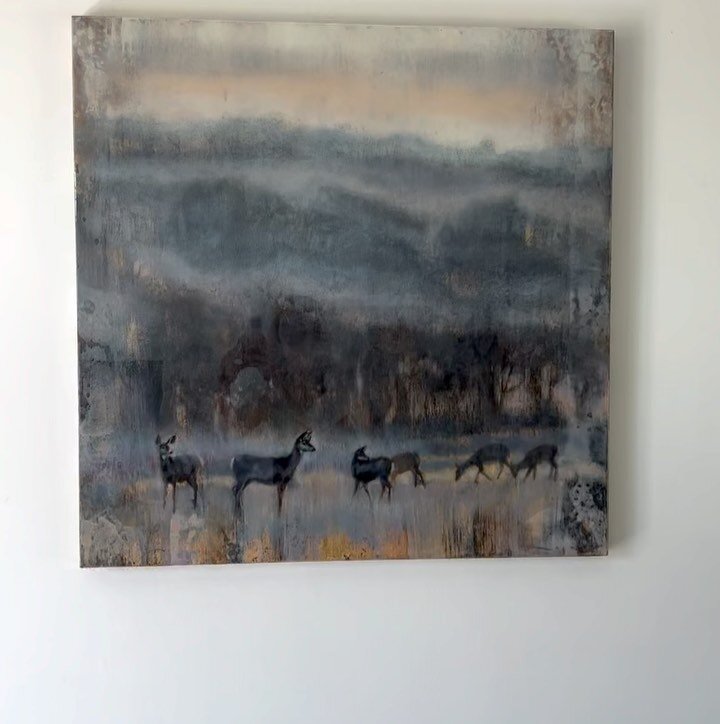 &ldquo;Quiet Valley&rdquo;, 36&rdquo;x36&rdquo;, gold leaf, acrylic, resin. This piece was inspired by quiet mountain evenings - my favorite #mountains #deer ##contemporarywildlifeart #painting #mountainevenings #deerherd