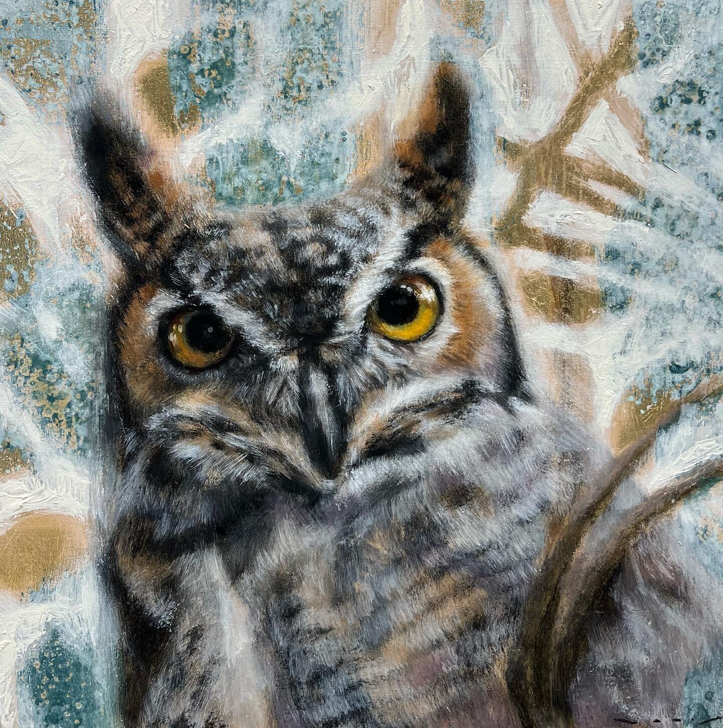 &ldquo;Keen Observer&rdquo;, 16&rdquo;x16&rdquo;, acrylic, gold leaf on panel. The markings on Great Horned Owls are so interesting! Nature is Amazing!
#greathornedowl #owl #owlpainting #hoot #goldleaf #contemporarywildlifepainting