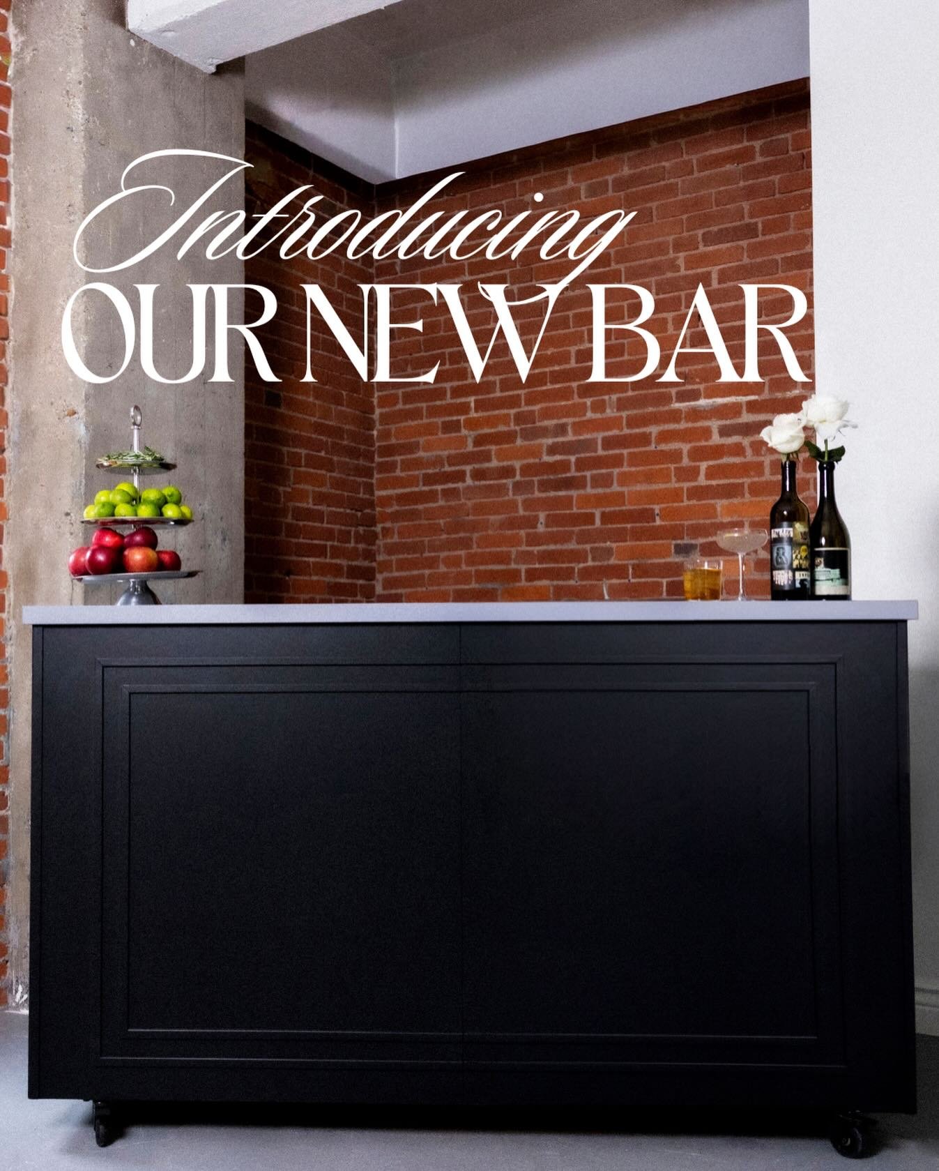 INTRODUCING MD&rsquo;S NEW 6FT BAR! 🍸

Expertly crafted by @raybrentsdesign, this bad boy elevates any space in MINUTES. 

A sleek, modern 6-foot portable bar featuring a smooth gray bar top and speakeasy-inspired appeal. The wrap-around countertop 