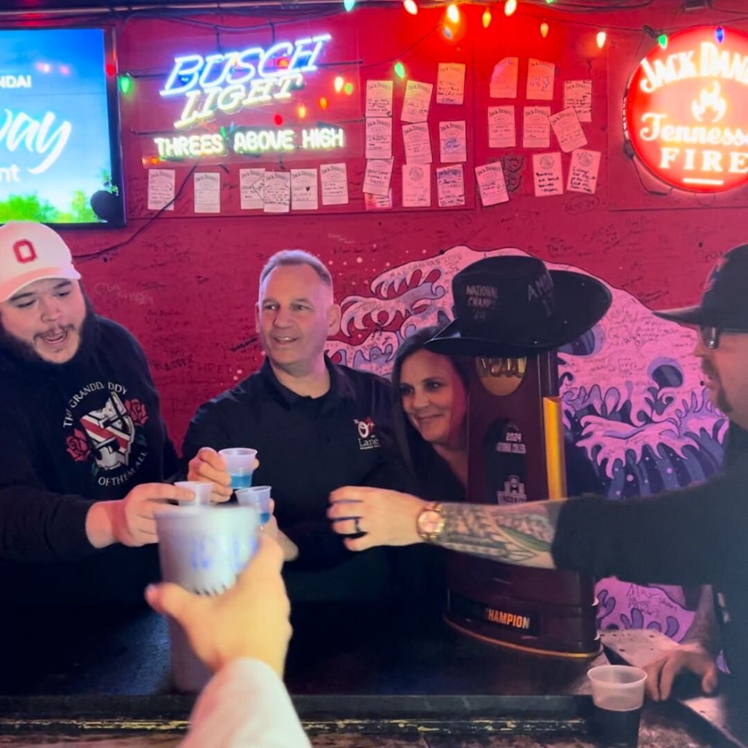 Cheers to the National Champion, OSU Women's Hockey Team! Thank you to the numbers bars for putting on a great celly and to the ladies who let us get a picture with the 🏆! 🌊 #gobucks