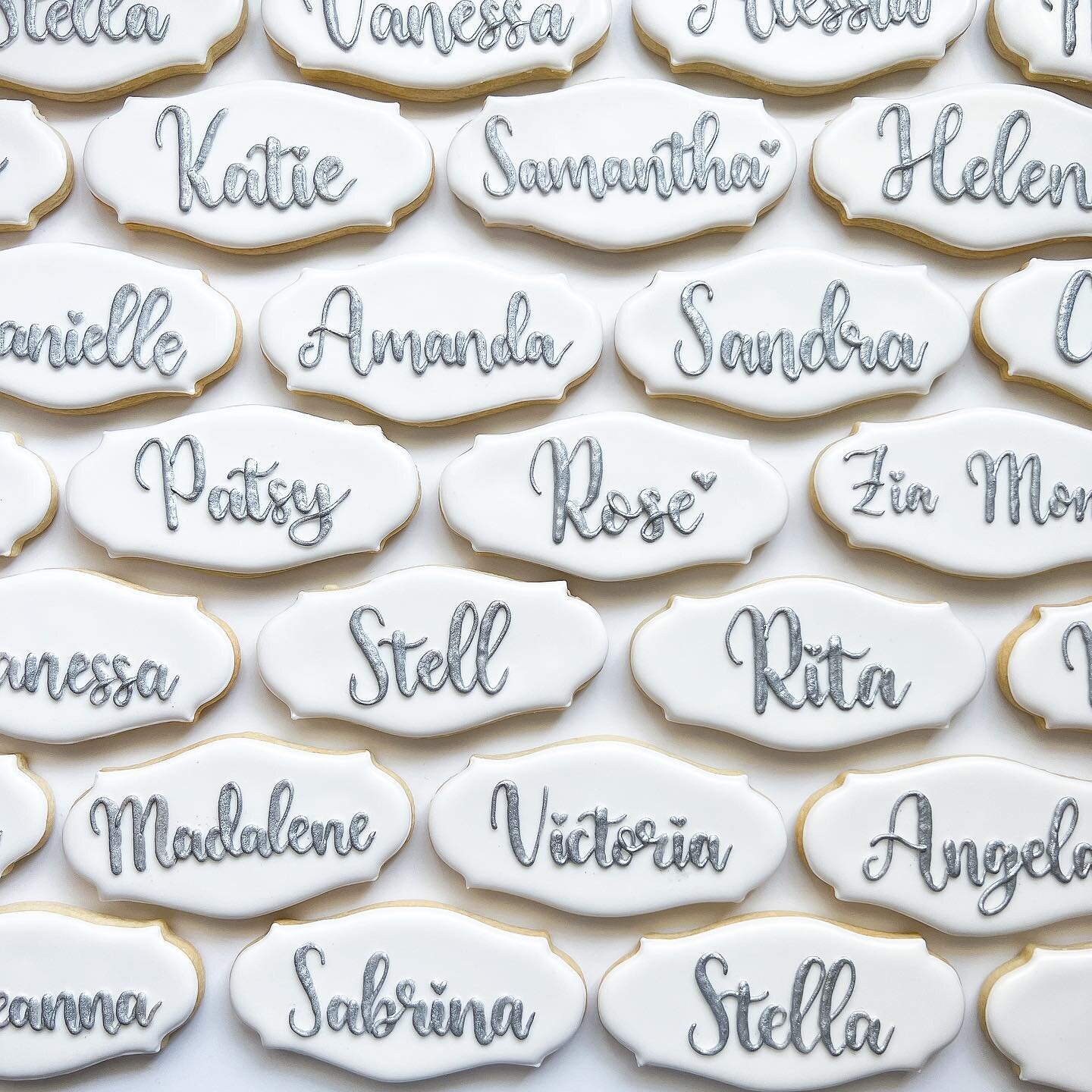Place Cards

Create an extra special seating arrangement with custom cookie place cards. Perfect for any event from small dinner parties to weddings.

Fill out our custom order form (linked in bio) to get a quote for your event!

#samanthassweethouse
