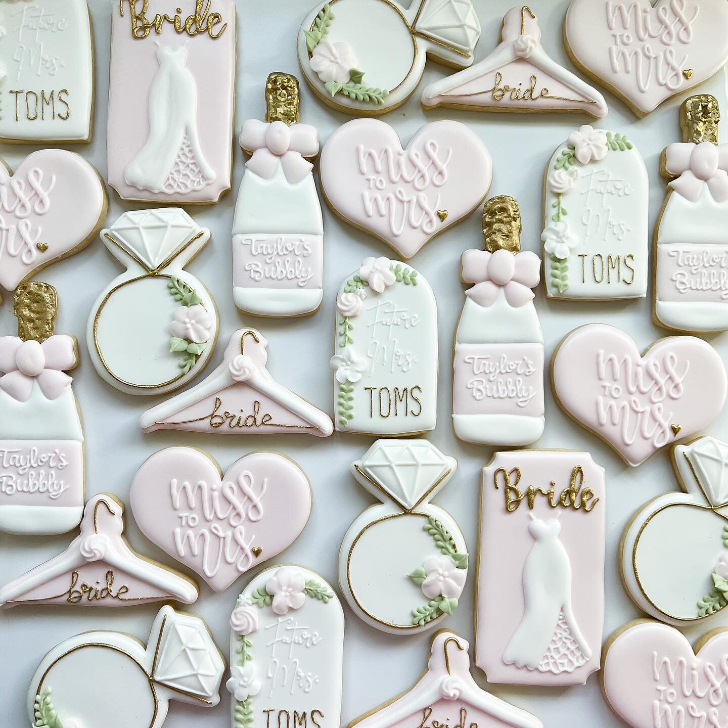 Blushing Bride

I loved creating this beautiful set for my beautiful friend&rsquo;s bridal shower. The soft colour pallet is one of my favourites!

#samanthassweethouse #customcookies #cookiesofinstagram #angusontario #georgina #newmarketontario #bra