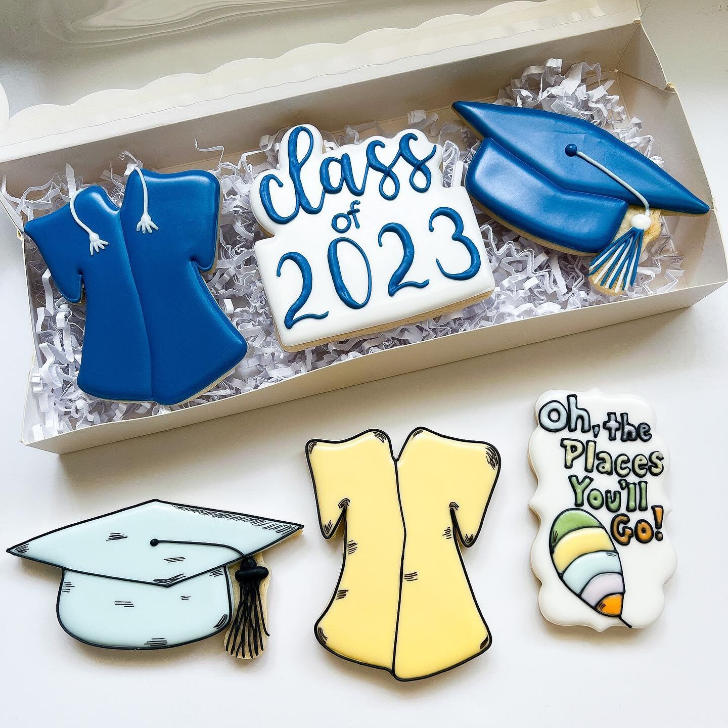Class of 2023

Graduation sets are available to purchase directly through my website www.samanthassweethouse.ca Many pickup dates to choose from!!

#samanthassweethouse #customcookies #cookiesofinstagram #angusontario #georgina #newmarketontario #bra