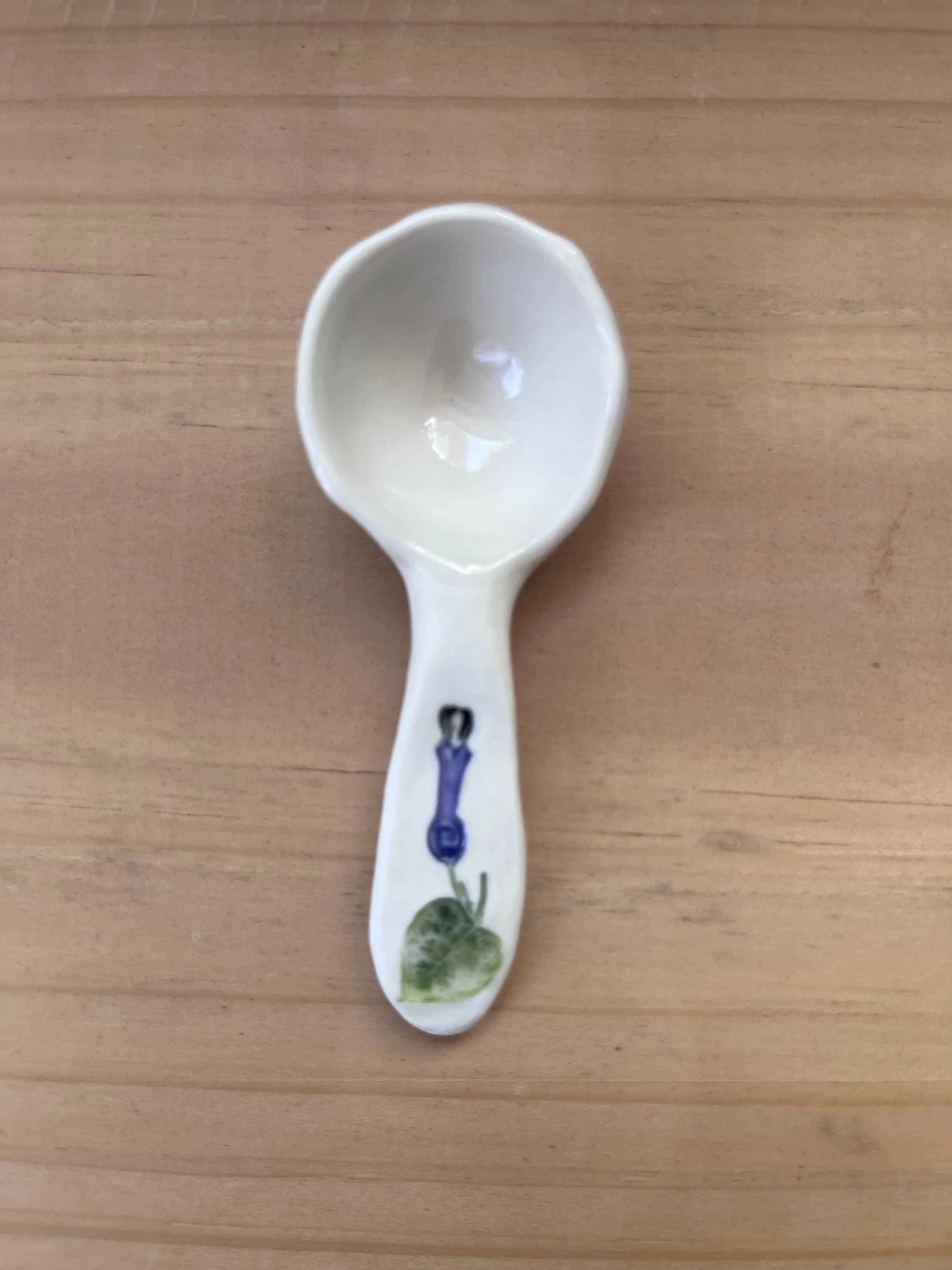 Porcelain chain of hearts spoon