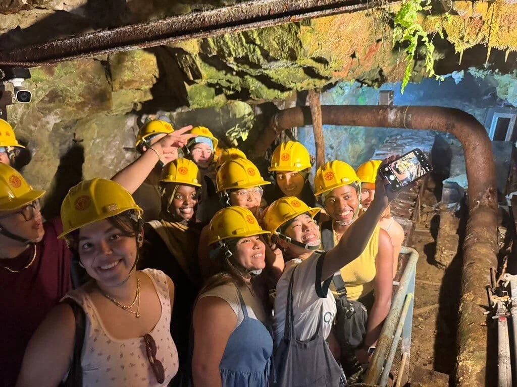 Educational Travel vs Traditional Field Trips: What’s the Difference?