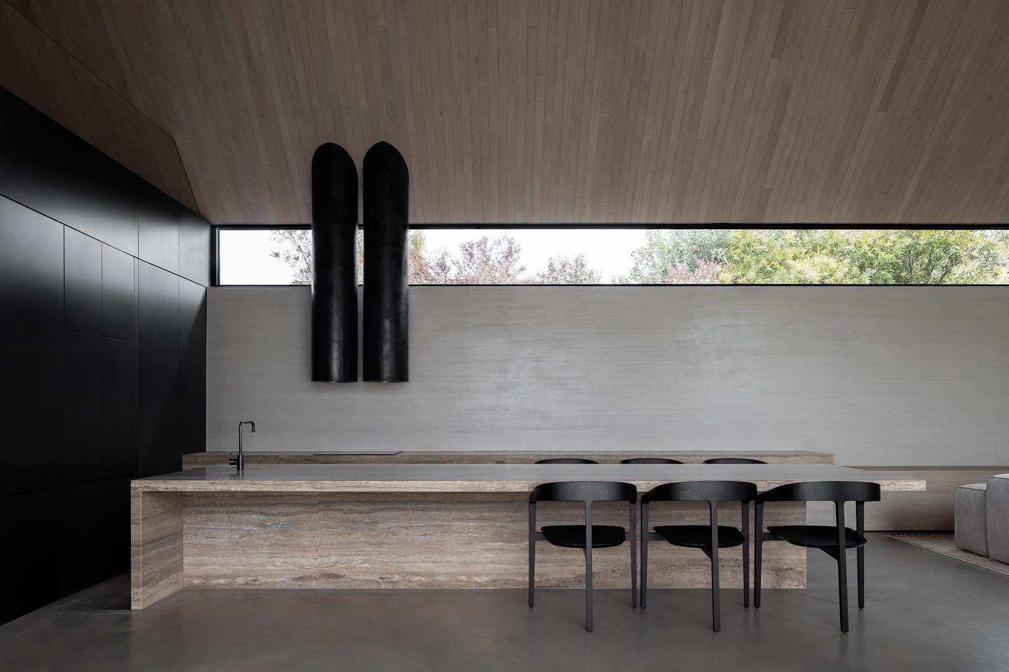 The moody but light-filled kitchen dining space. The heart of the home. The select materiality comprising of Barwon Heads speaks to a sense of calm. Further emphasised through its open mediative spaces. Incredible Architecture by @adamkanearchitects 