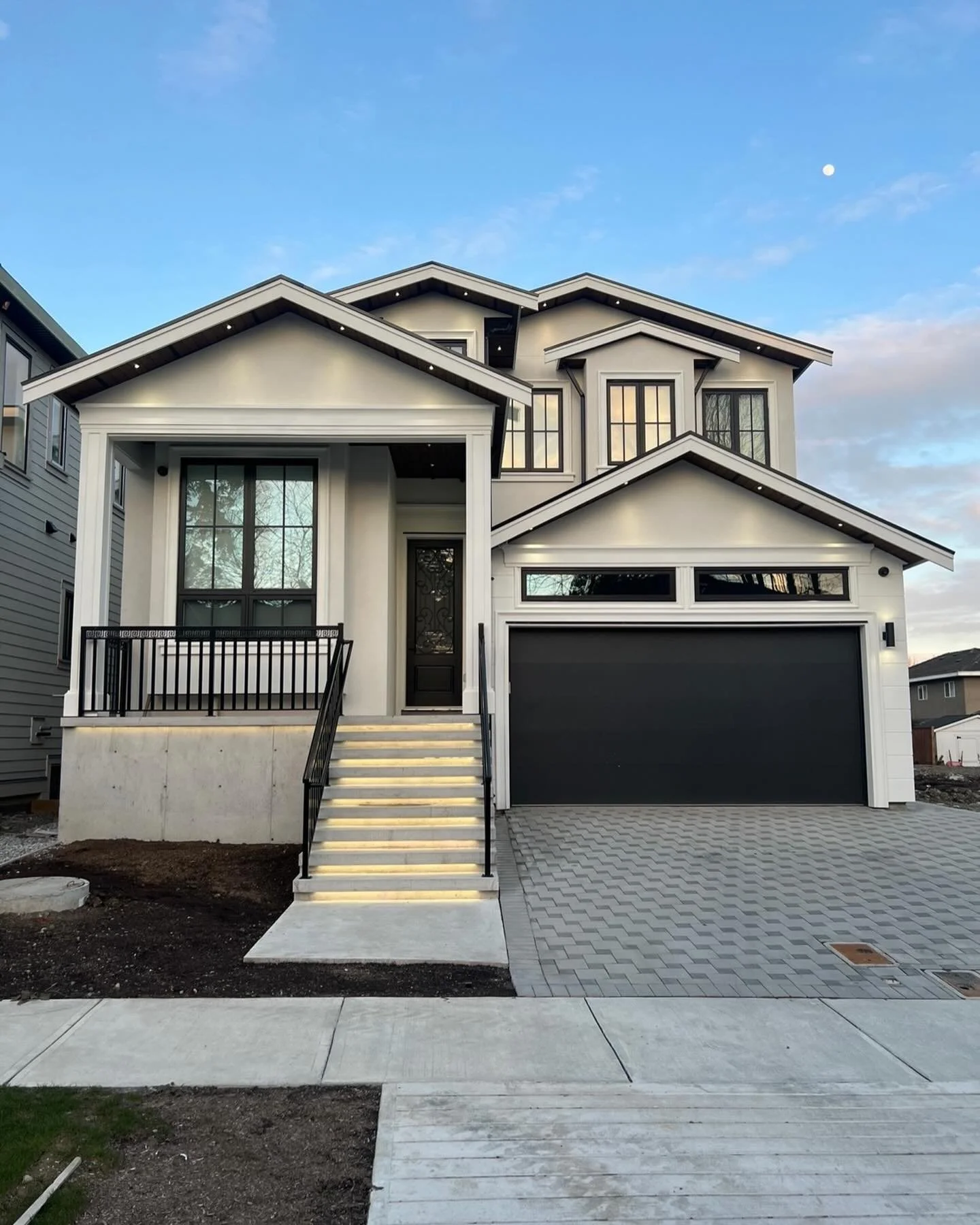 This one turned out stunning. 🏡✨ Exterior shot of another beautiful new build in the Lower Mainland &mdash; completed by Hundel Electric. Contact us for your next project. #lowermainlandelectrician #vancouverelectrician
#surreyelectrician #deltaelec
